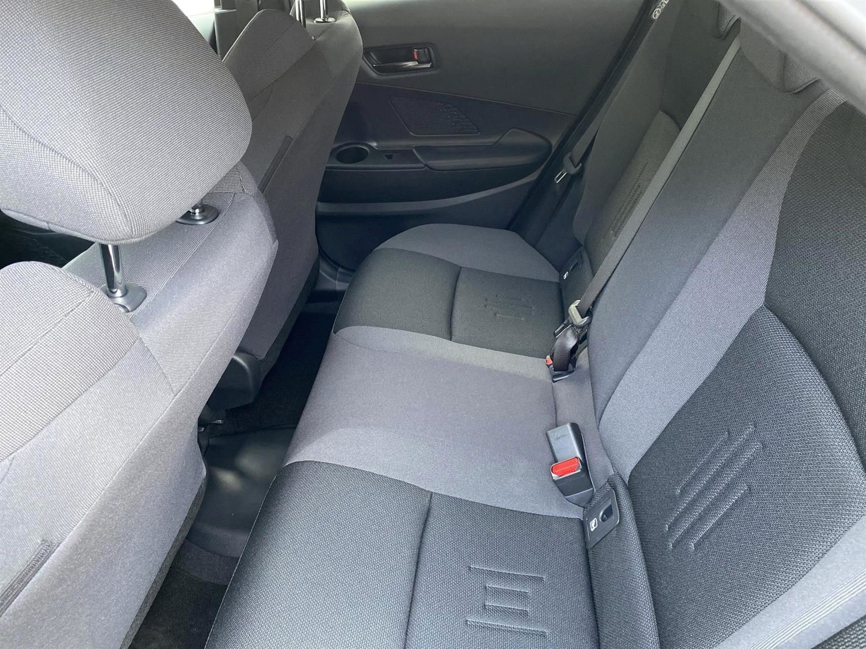 Billede af Toyota C-HR 2,0 Plugin-hybrid Style Smart Bi-tone E-CVT 223HK 5d Trinl. Gear