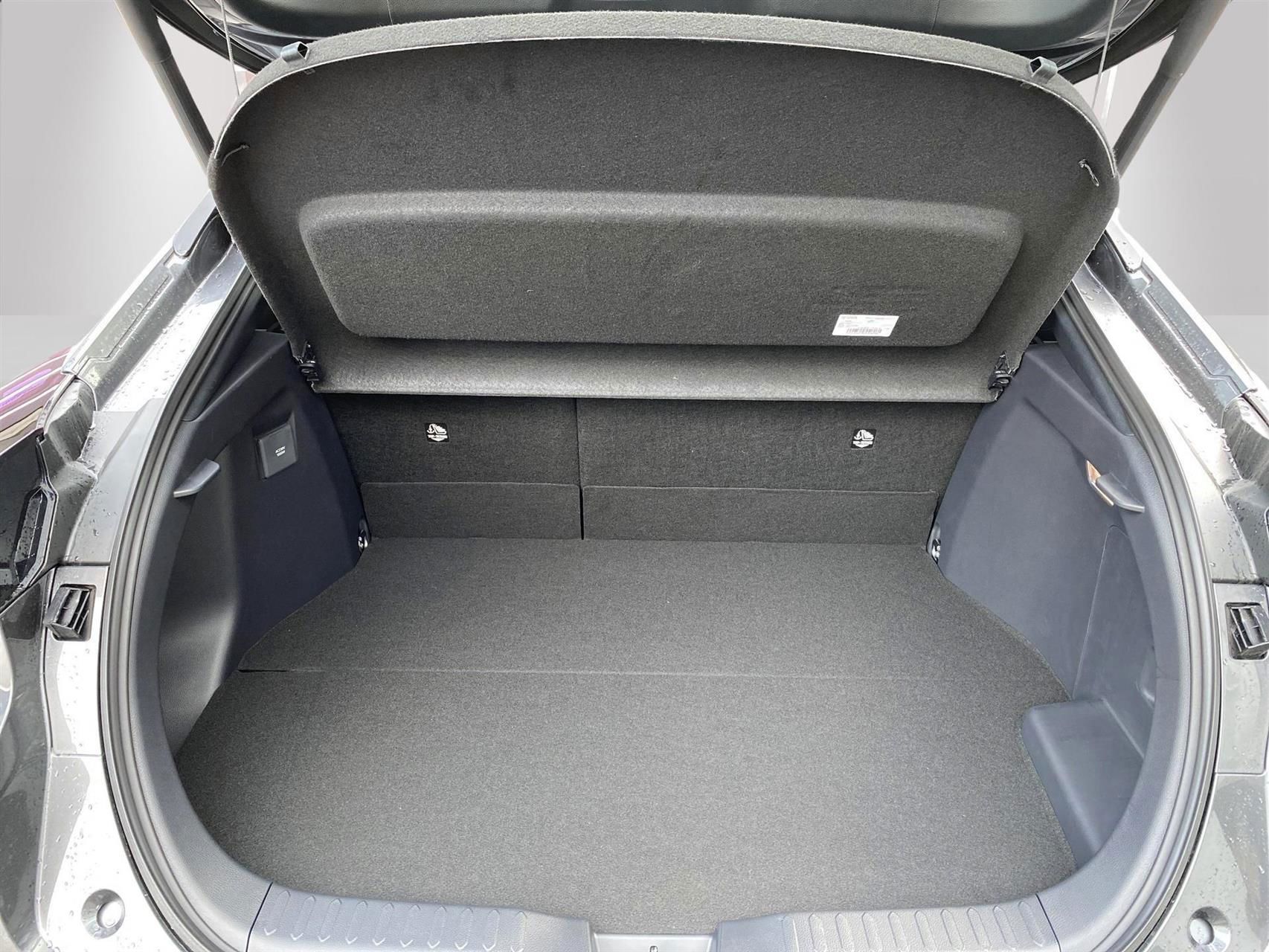 Billede af Toyota C-HR 2,0 Plugin-hybrid Style Smart Bi-tone E-CVT 223HK 5d Trinl. Gear