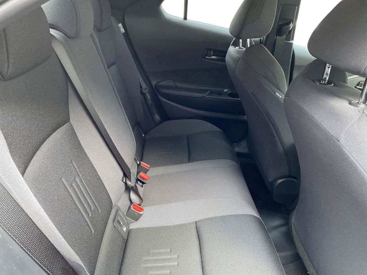 Billede af Toyota C-HR 2,0 Plugin-hybrid Style Smart Bi-tone E-CVT 223HK 5d Trinl. Gear