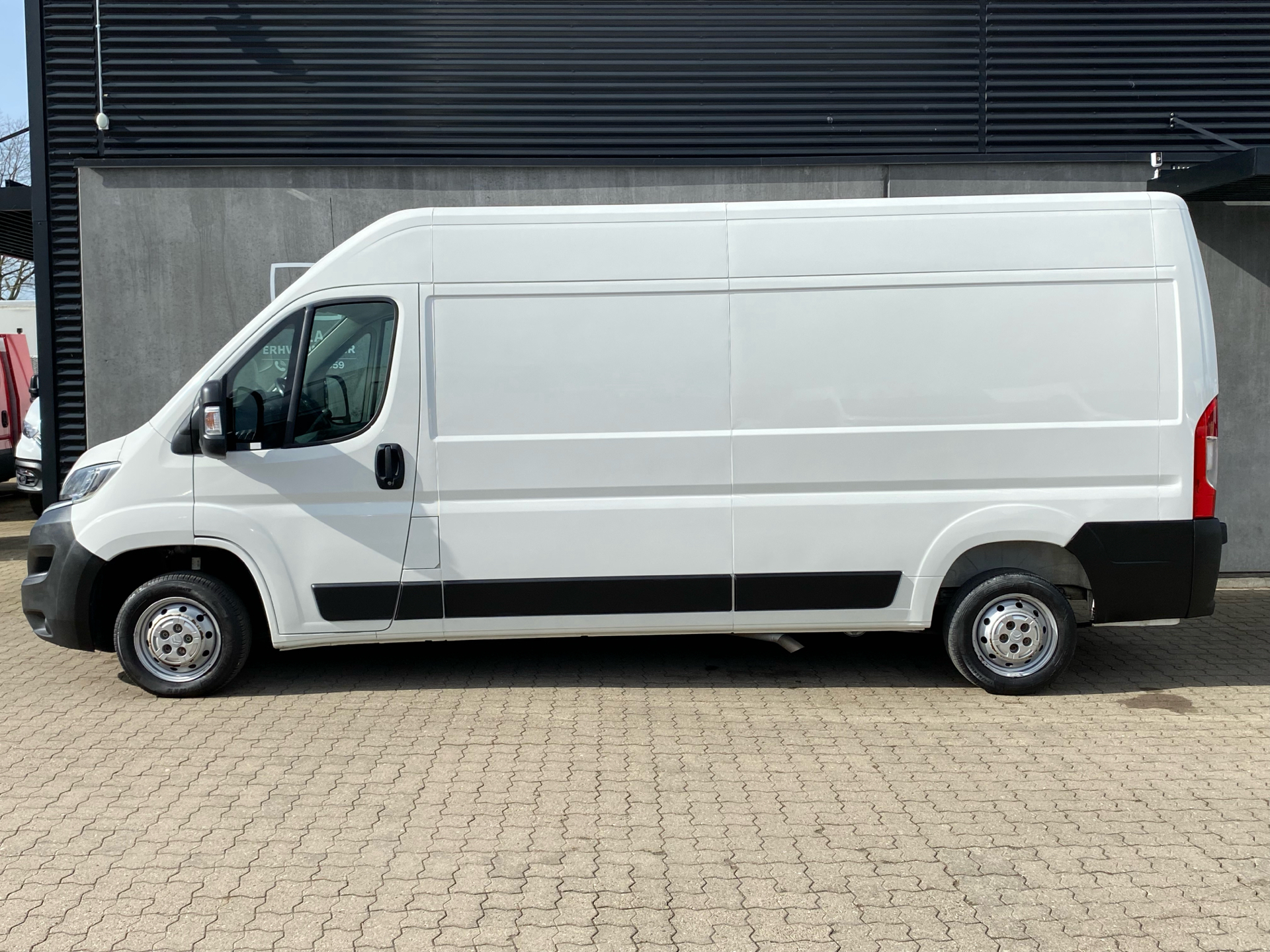 Billede af Citroën Jumper 33 L3H2 2,2 Blue HDi start/stop 140HK Van 6g