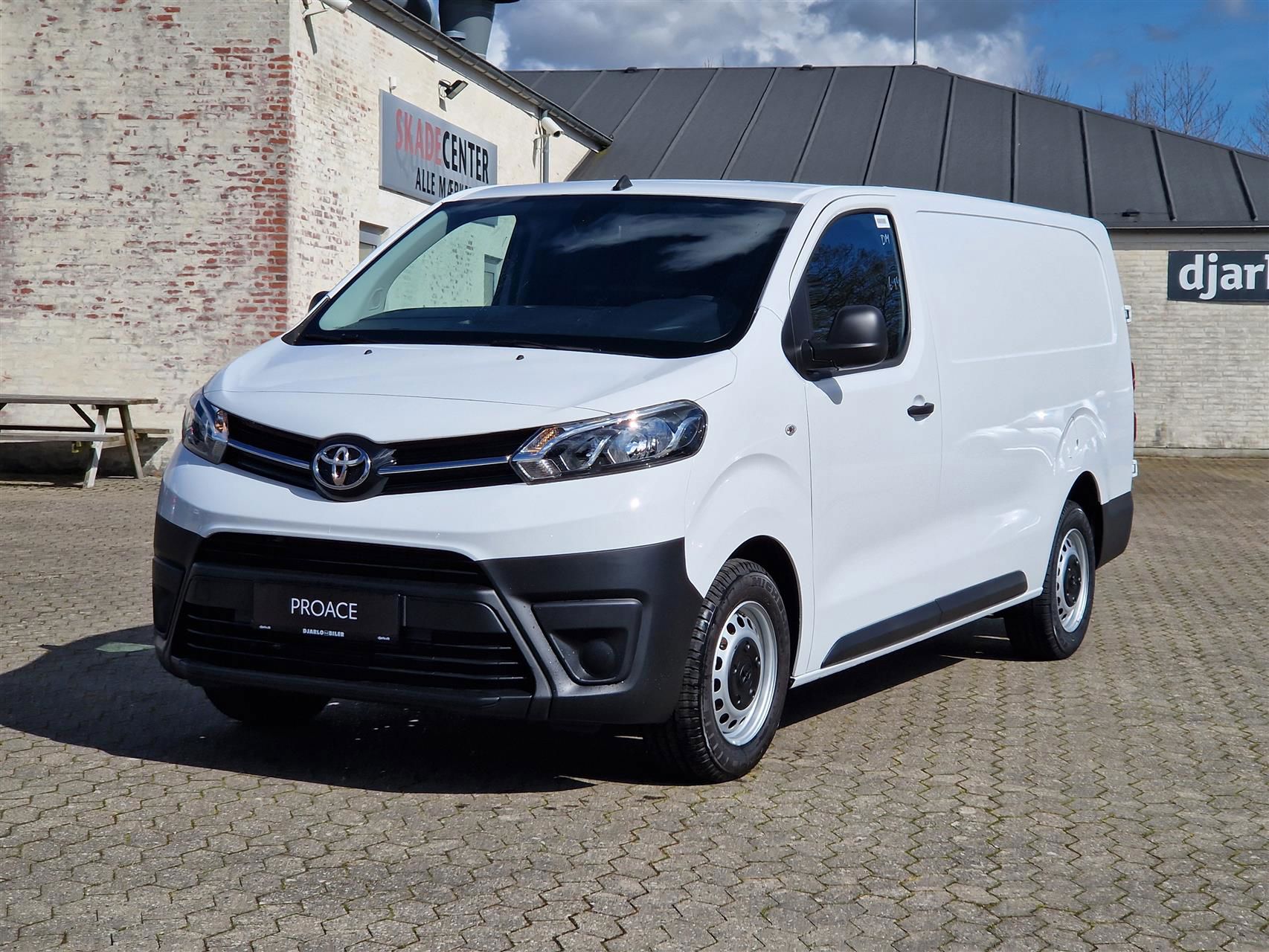 Billede af Toyota Proace 2.0D 144hp Long/En skydedør COMFORT