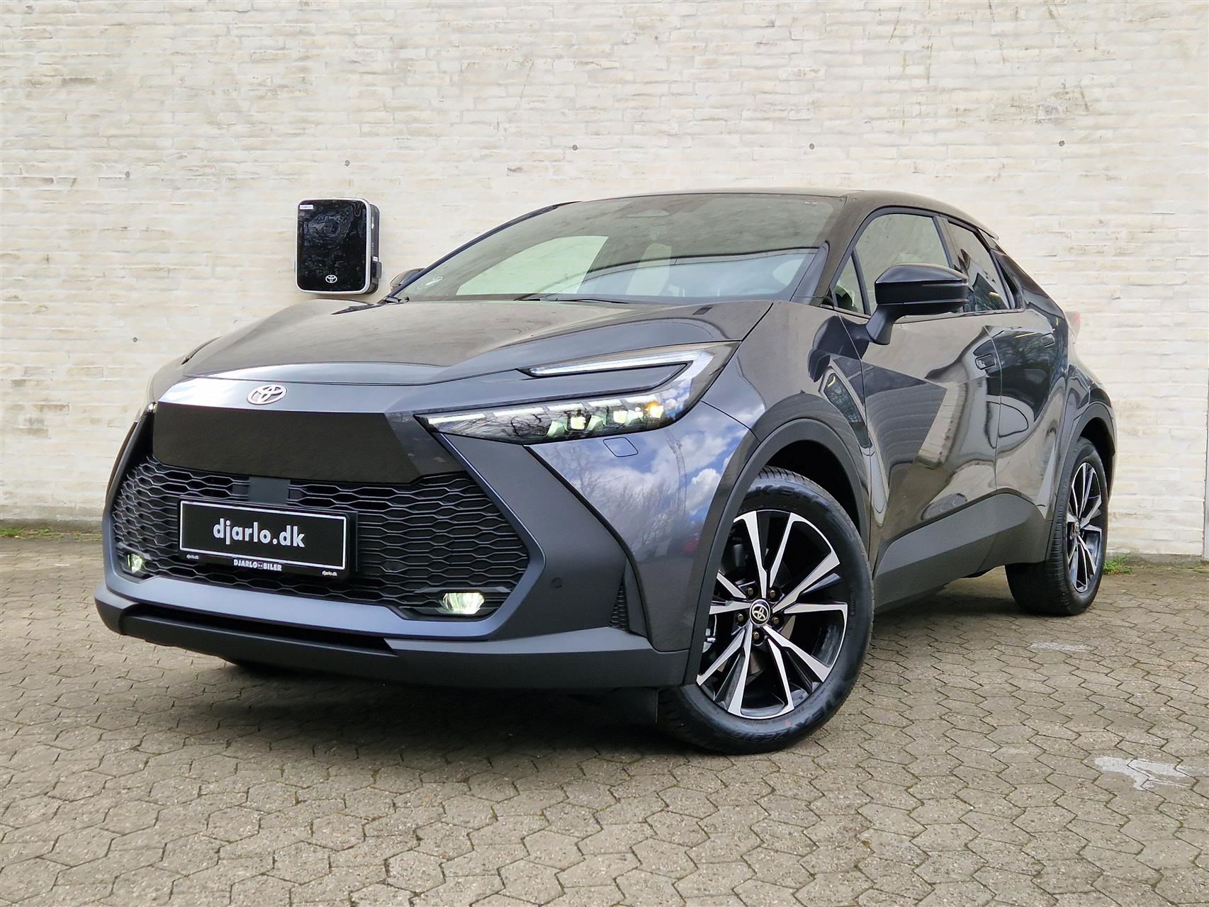 Billede af Toyota C-HR 2,0 Plugin-hybrid Style Smart Bi-tone E-CVT 223HK 5d Trinl. Gear