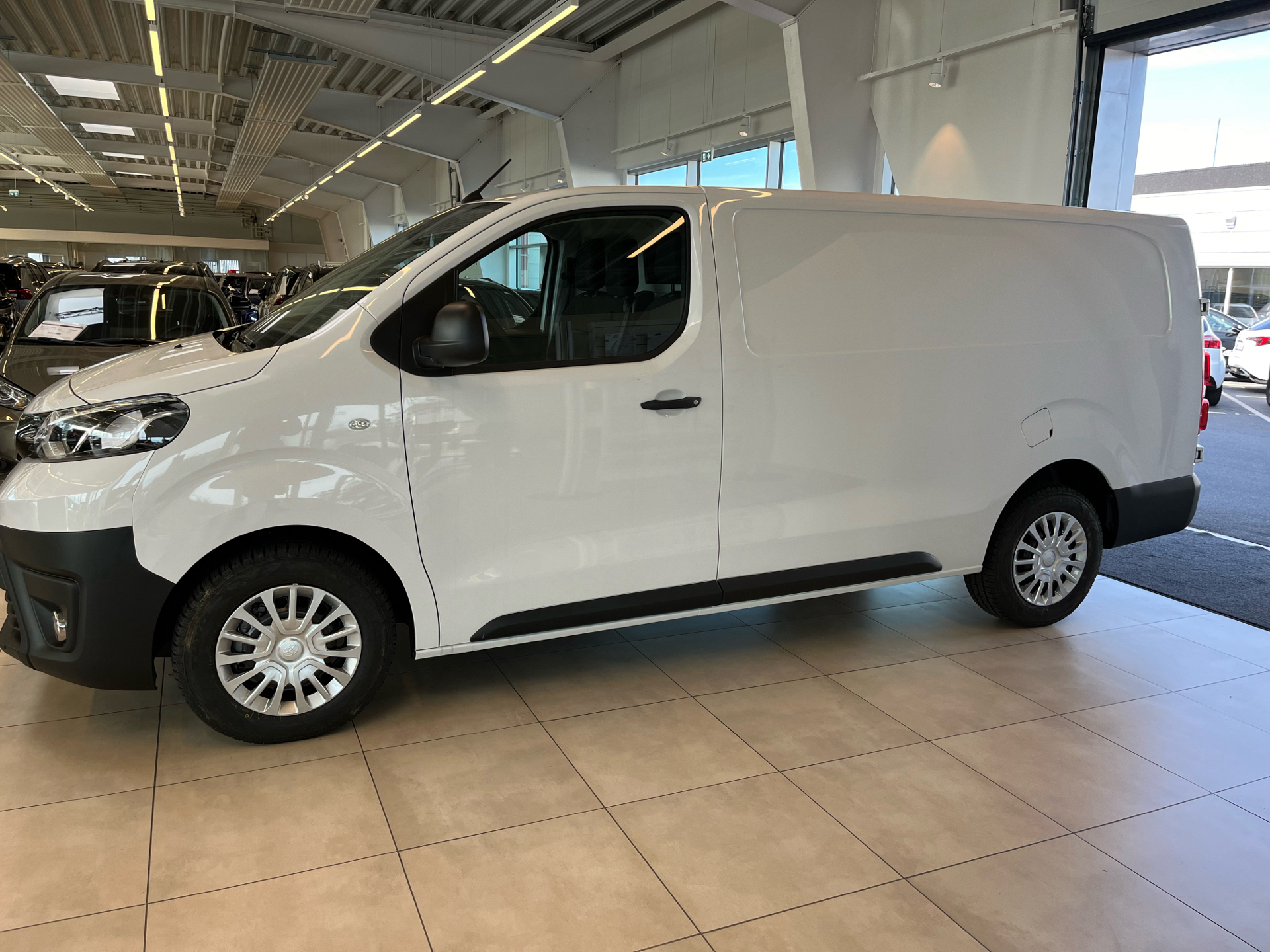 Billede af Toyota Proace Long 2,0 D Comfort Master 144HK Van 8g Aut.
