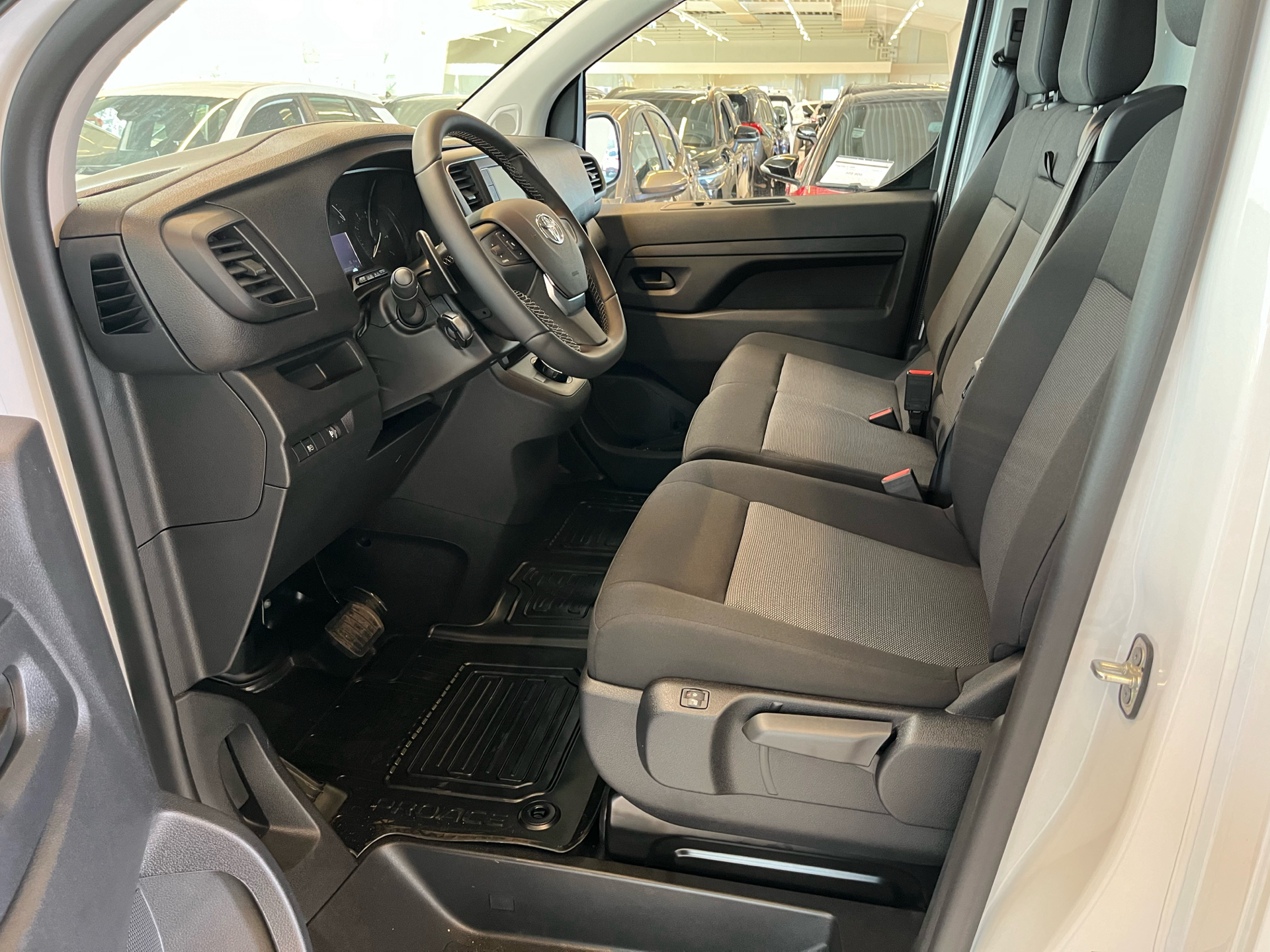 Billede af Toyota Proace Long 2,0 D Comfort Master 144HK Van 8g Aut.