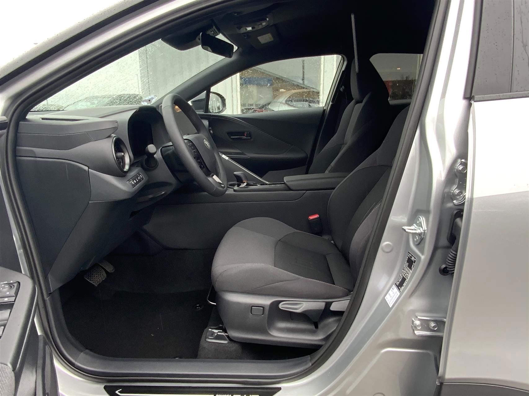 Billede af Toyota C-HR 2,0 Plugin-hybrid Style Smart Bi-tone E-CVT 223HK 5d Trinl. Gear