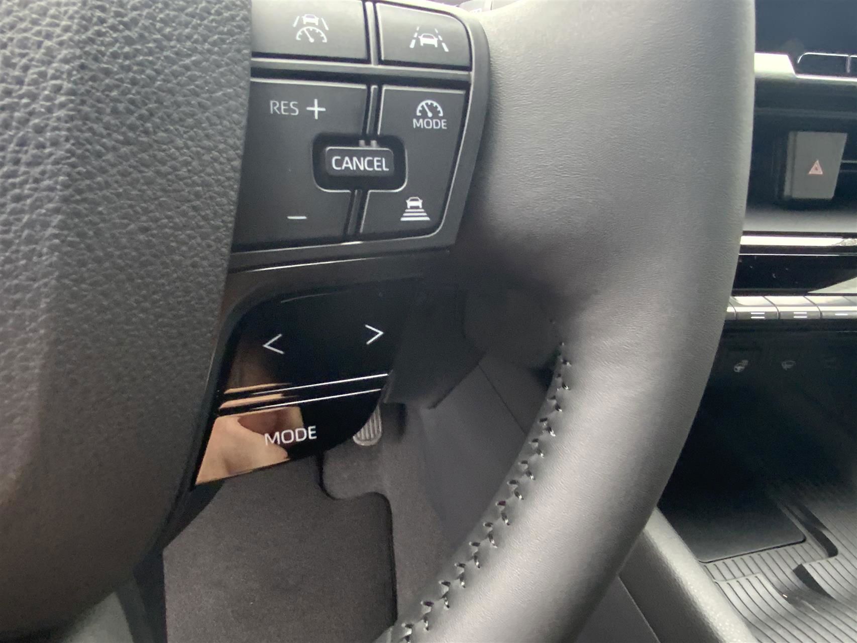 Billede af Toyota C-HR 2,0 Plugin-hybrid Style Smart Bi-tone E-CVT 223HK 5d Trinl. Gear