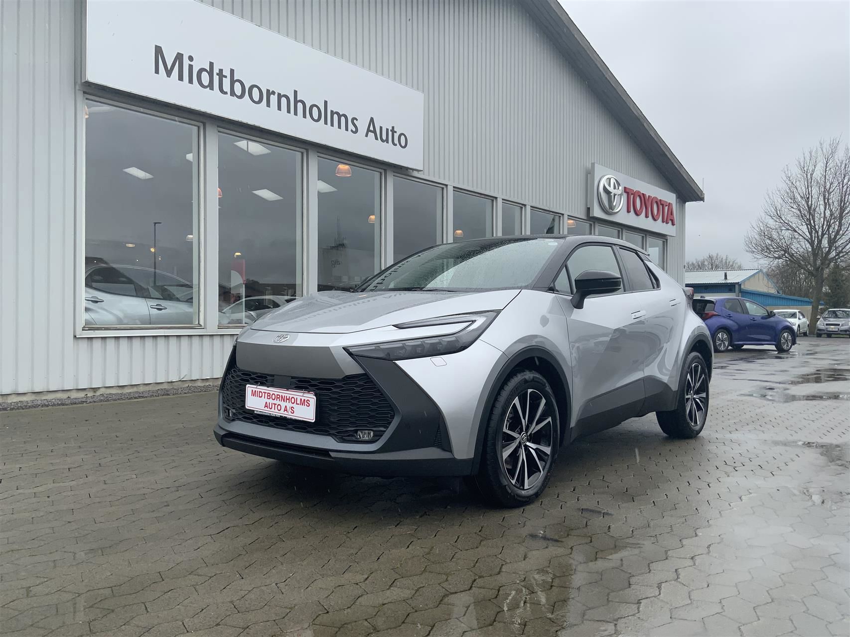 Billede af Toyota C-HR 2,0 Plugin-hybrid Style Smart Bi-tone E-CVT 223HK 5d Trinl. Gear