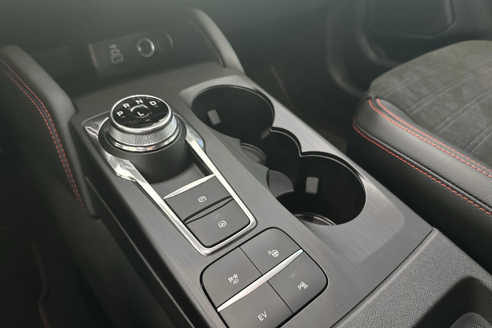 Billede af Ford Kuga 2,5 Plugin-hybrid ST-Line X CVT 225HK 5d Trinl. Gear