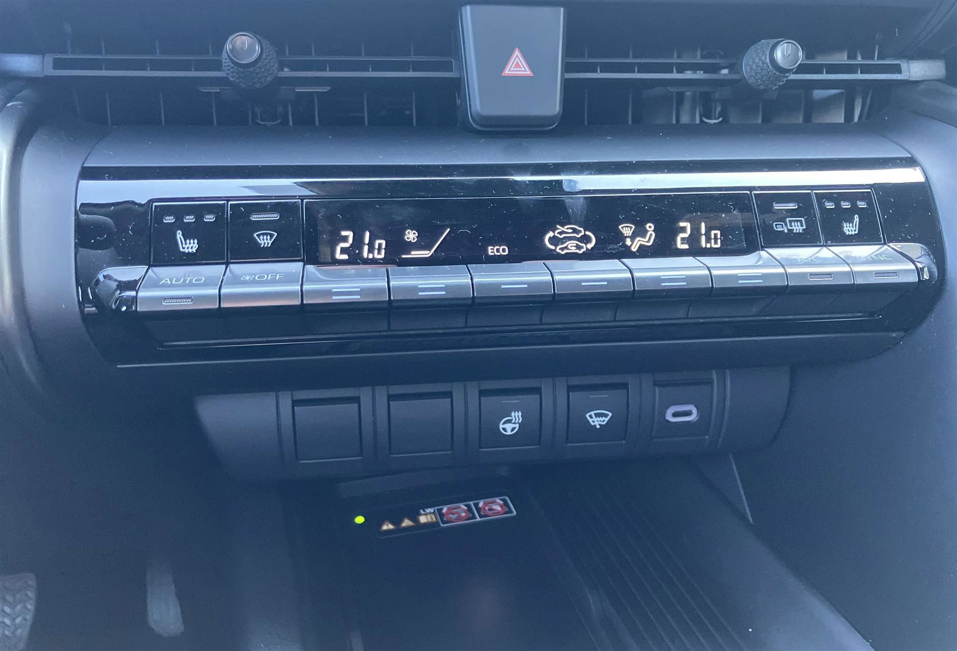 Billede af Toyota C-HR 2,0 Plugin-hybrid Style Smart Bi-tone E-CVT 223HK 5d Trinl. Gear