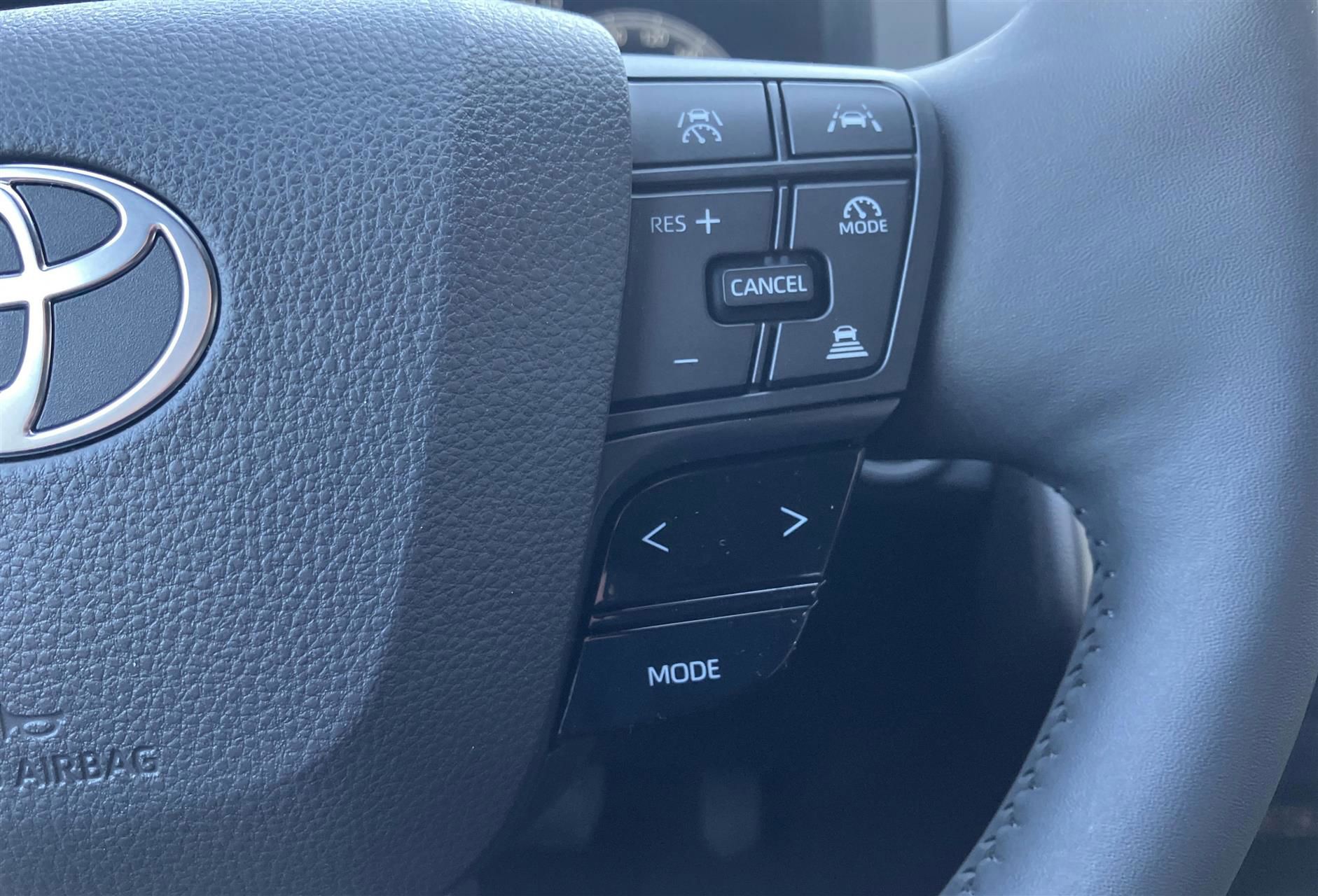 Billede af Toyota C-HR 2,0 Plugin-hybrid Style Smart Bi-tone E-CVT 223HK 5d Trinl. Gear