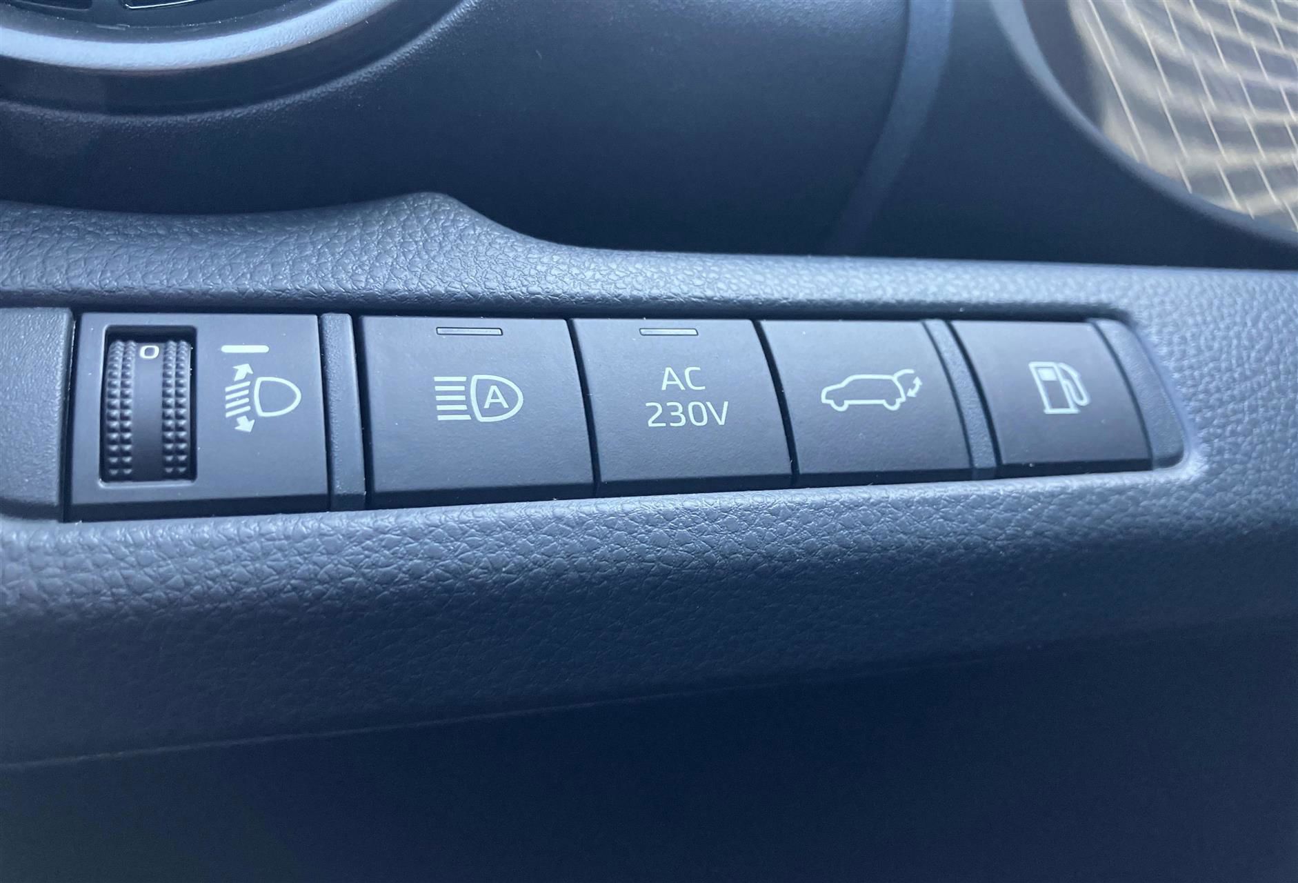 Billede af Toyota C-HR 2,0 Plugin-hybrid Style Smart Bi-tone E-CVT 223HK 5d Trinl. Gear