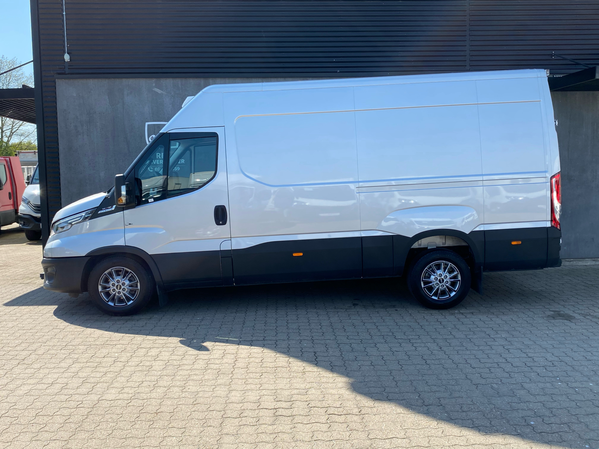 Billede af Iveco Daily 35S18 12m3 3,0 D 180HK Van 8g Aut.