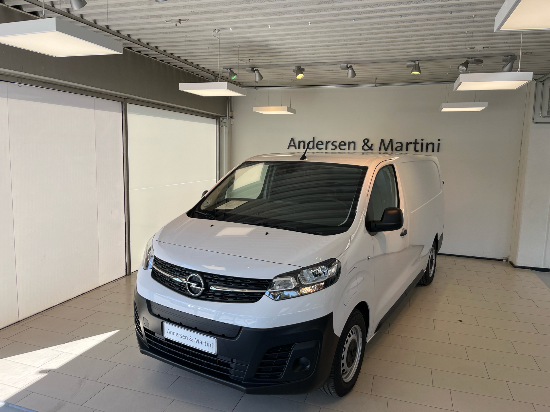 Billede af Opel Vivaro-e L3V1 EL Enjoy 136HK Van Trinl. Gear