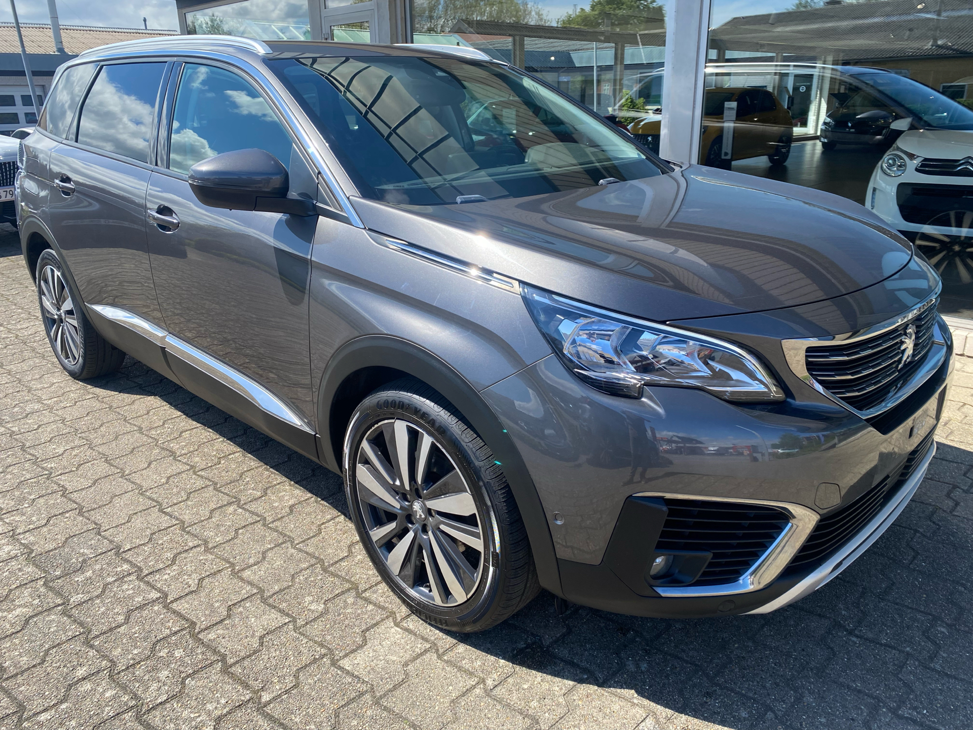 Billede af Peugeot 5008 1,2 e-THP Allure 130HK 5d