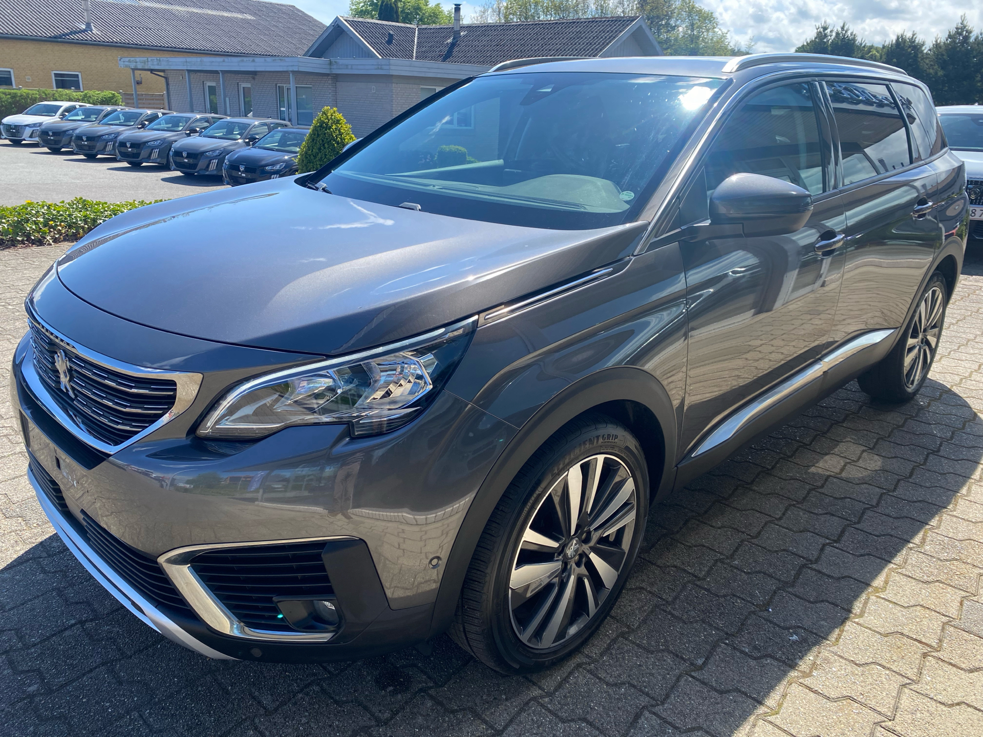 Billede af Peugeot 5008 1,2 e-THP Allure 130HK 5d