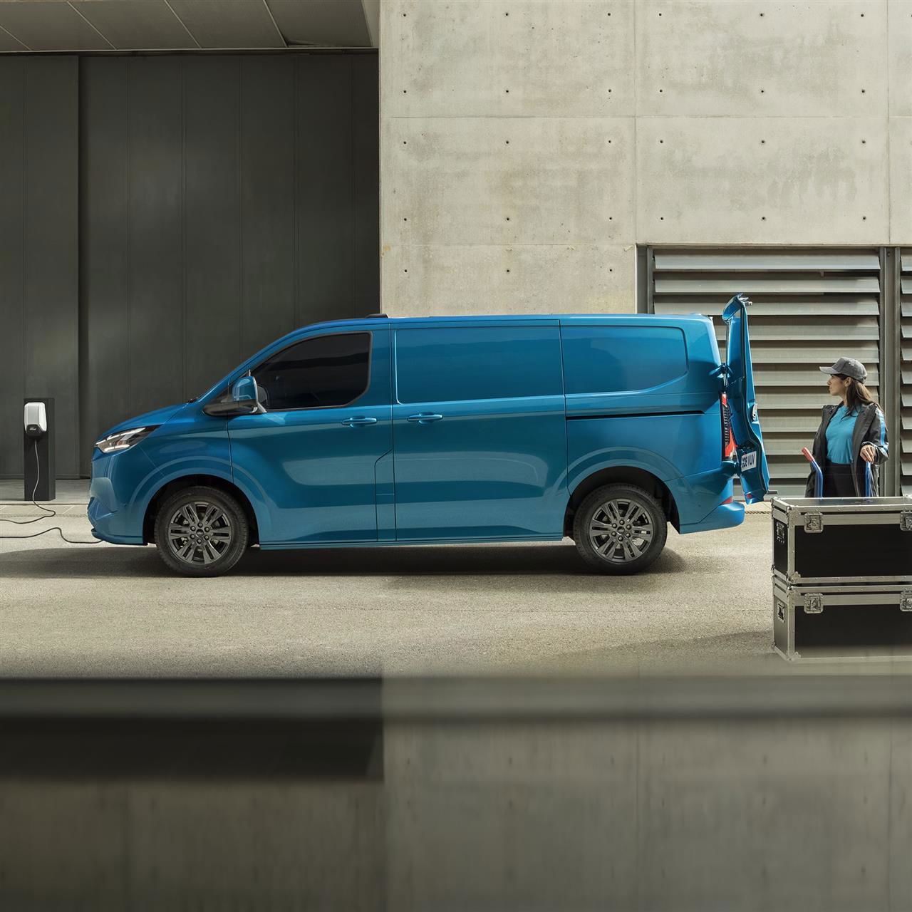 Billede af Ford E-Transit Custom 320 L1H1 el Limited CVT 218HK Van Aut.