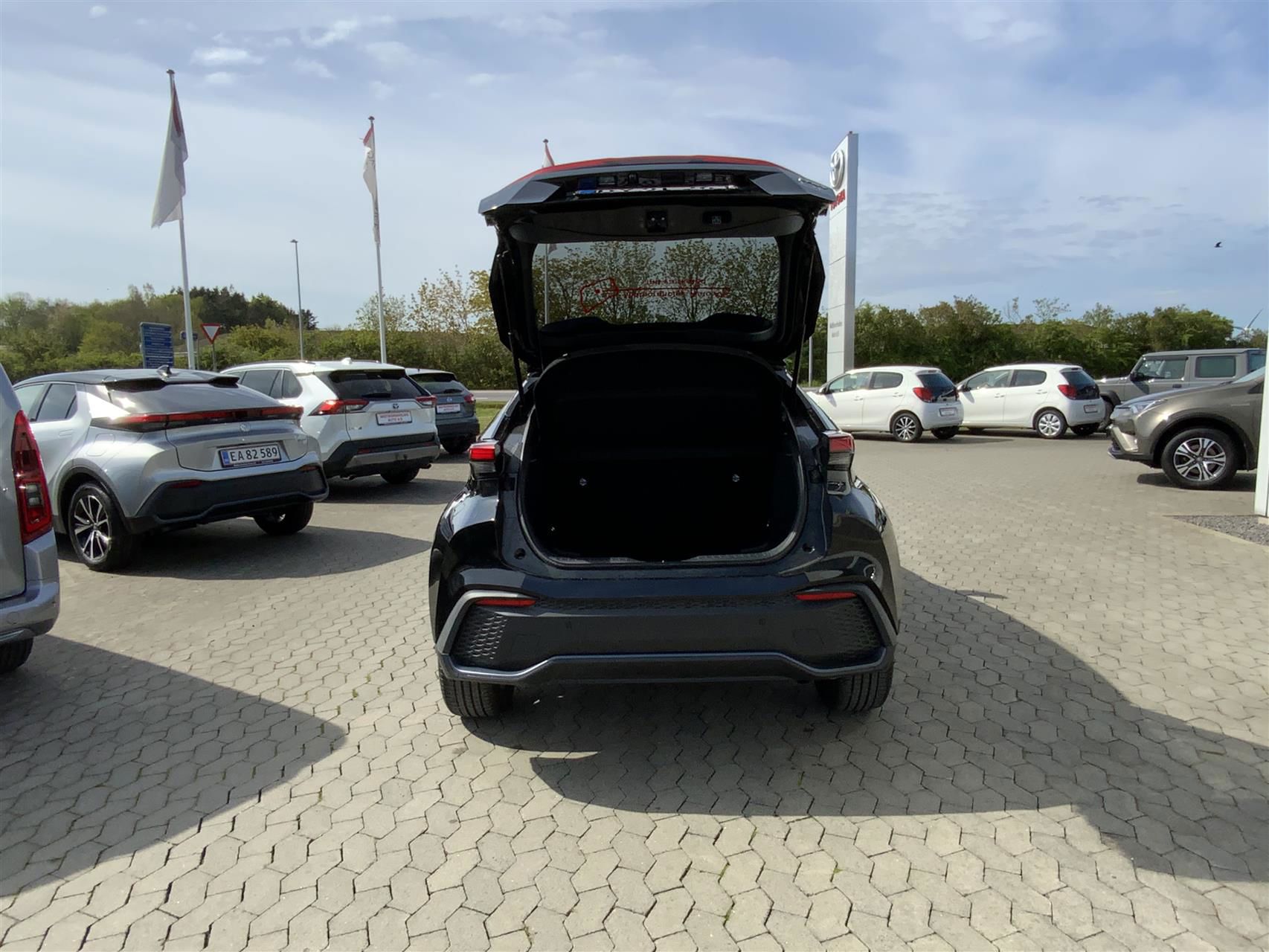 Billede af Toyota C-HR 1,8 Hybrid Style Multidrive S 140HK 5d 6g