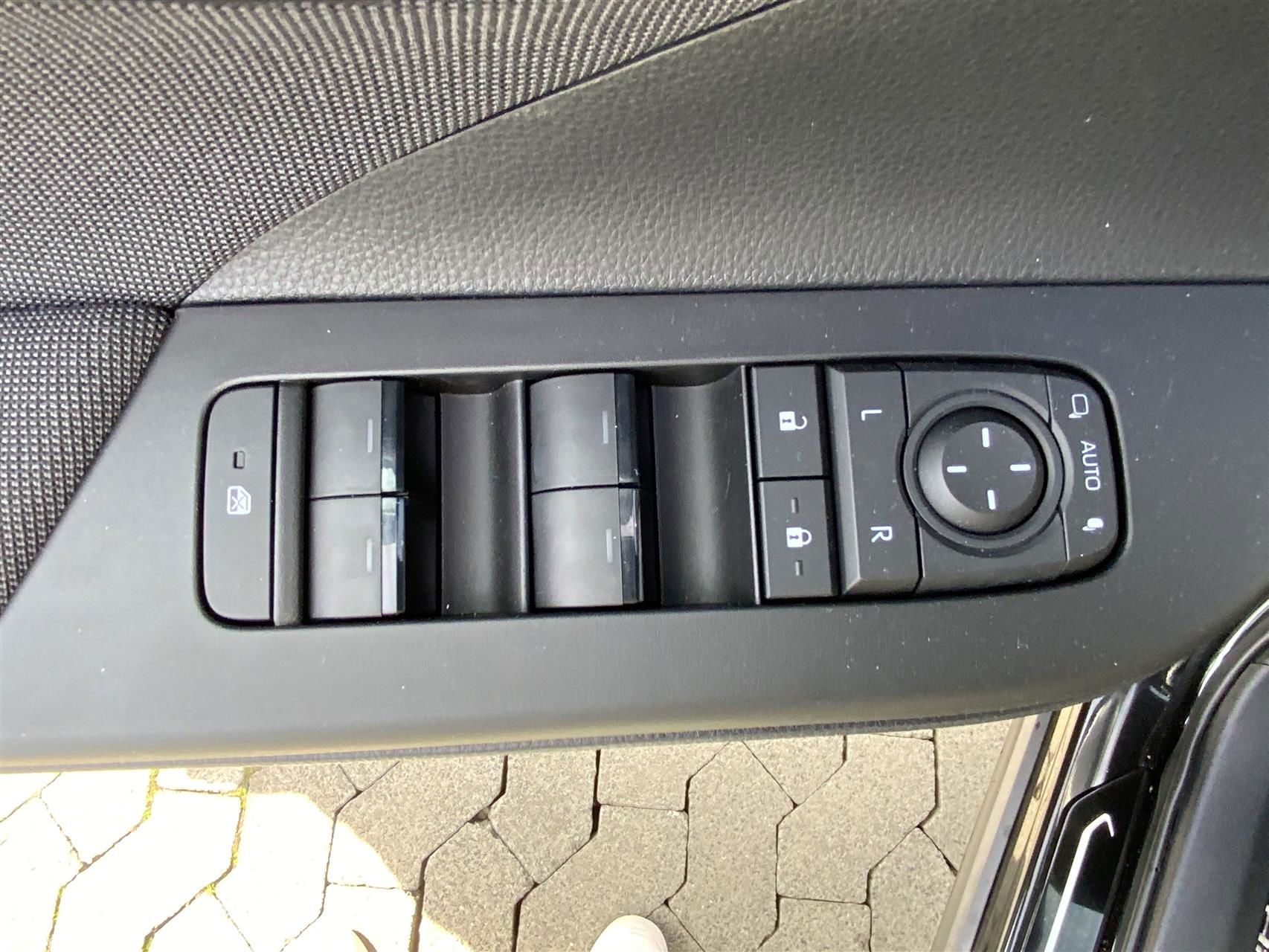 Billede af Toyota C-HR 1,8 Hybrid Style Multidrive S 140HK 5d 6g