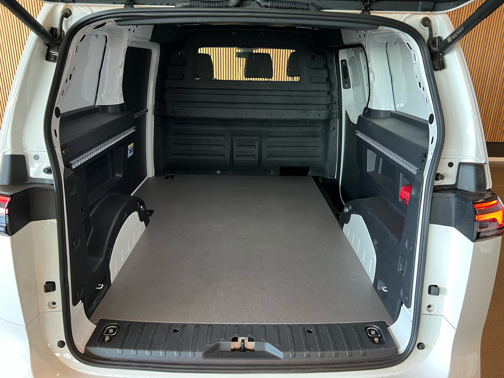 Billede af VW ID.Buzz Cargo EL Comfort 204HK Van Aut.