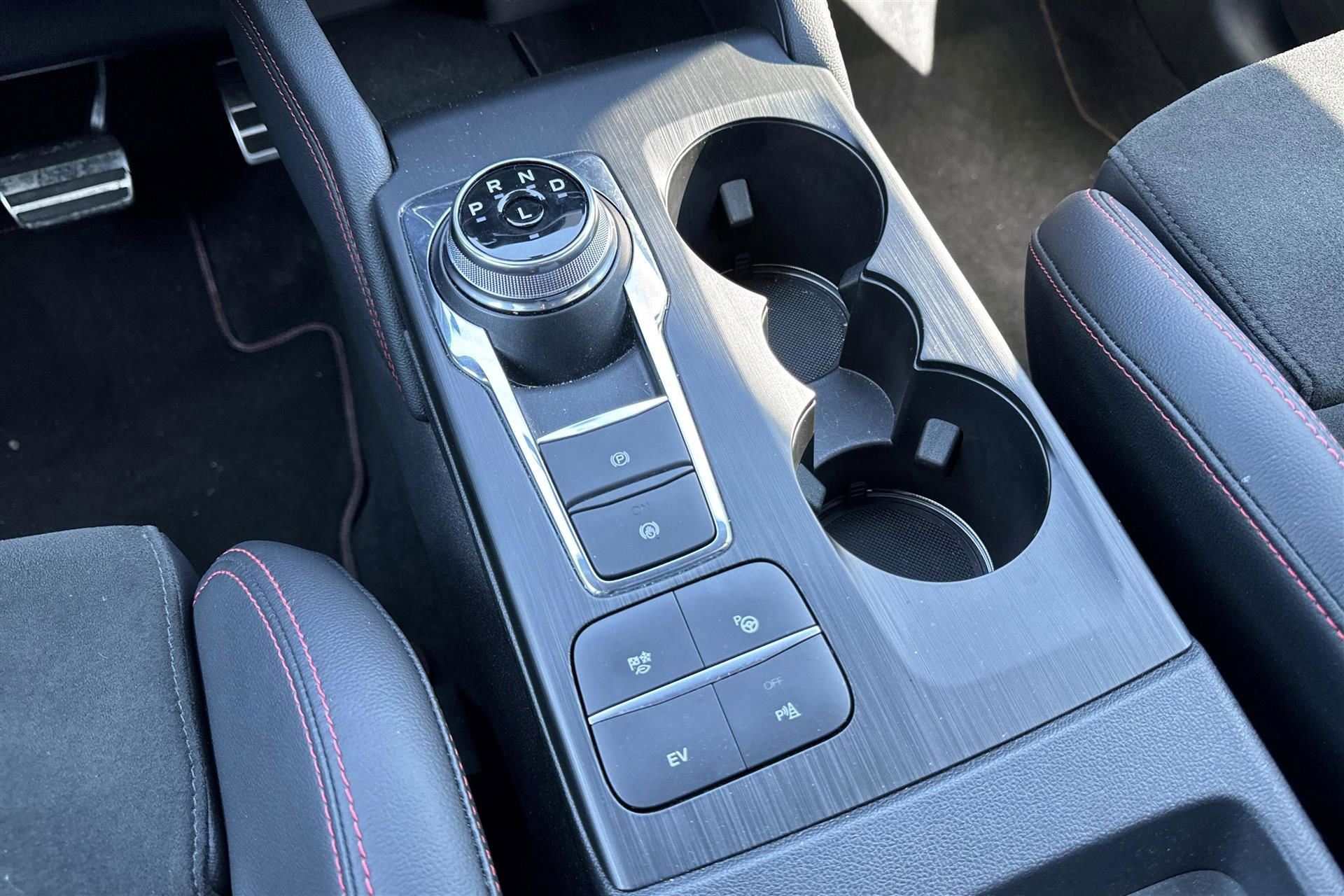 Billede af Ford Kuga 2,5 Plugin-hybrid ST-Line X CVT 225HK 5d Trinl. Gear