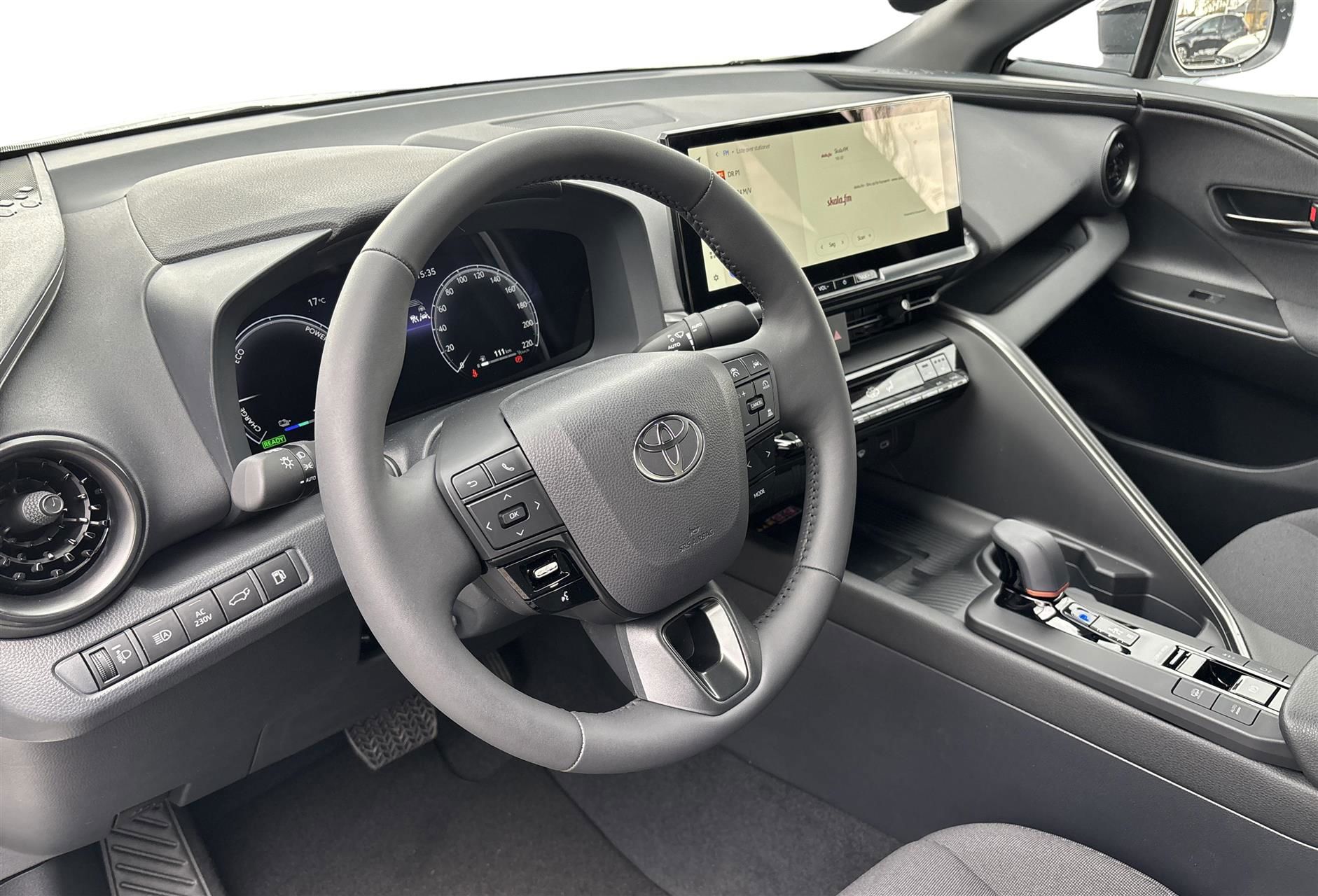 Billede af Toyota C-HR 2,0 Plugin-hybrid Style Smart Bi-tone E-CVT 223HK 5d Trinl. Gear