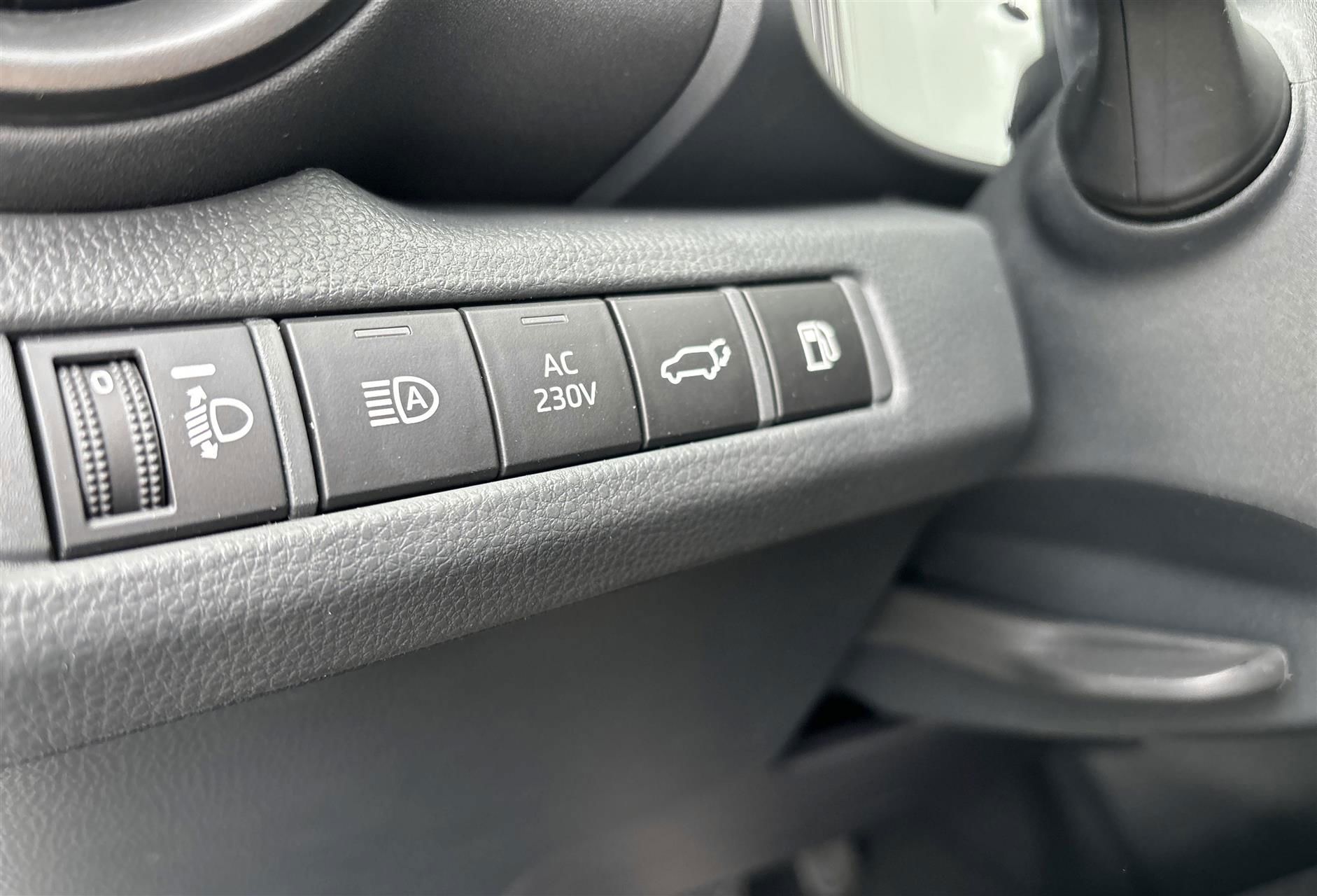 Billede af Toyota C-HR 2,0 Plugin-hybrid Style Smart Bi-tone E-CVT 223HK 5d Trinl. Gear