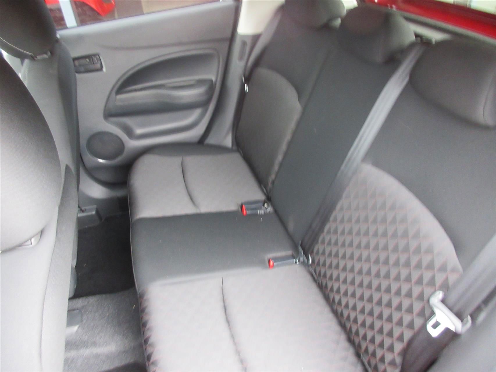 Billede af Mitsubishi Space Star 1,2 Cosmic AS&G CVT 71HK 5d Aut.