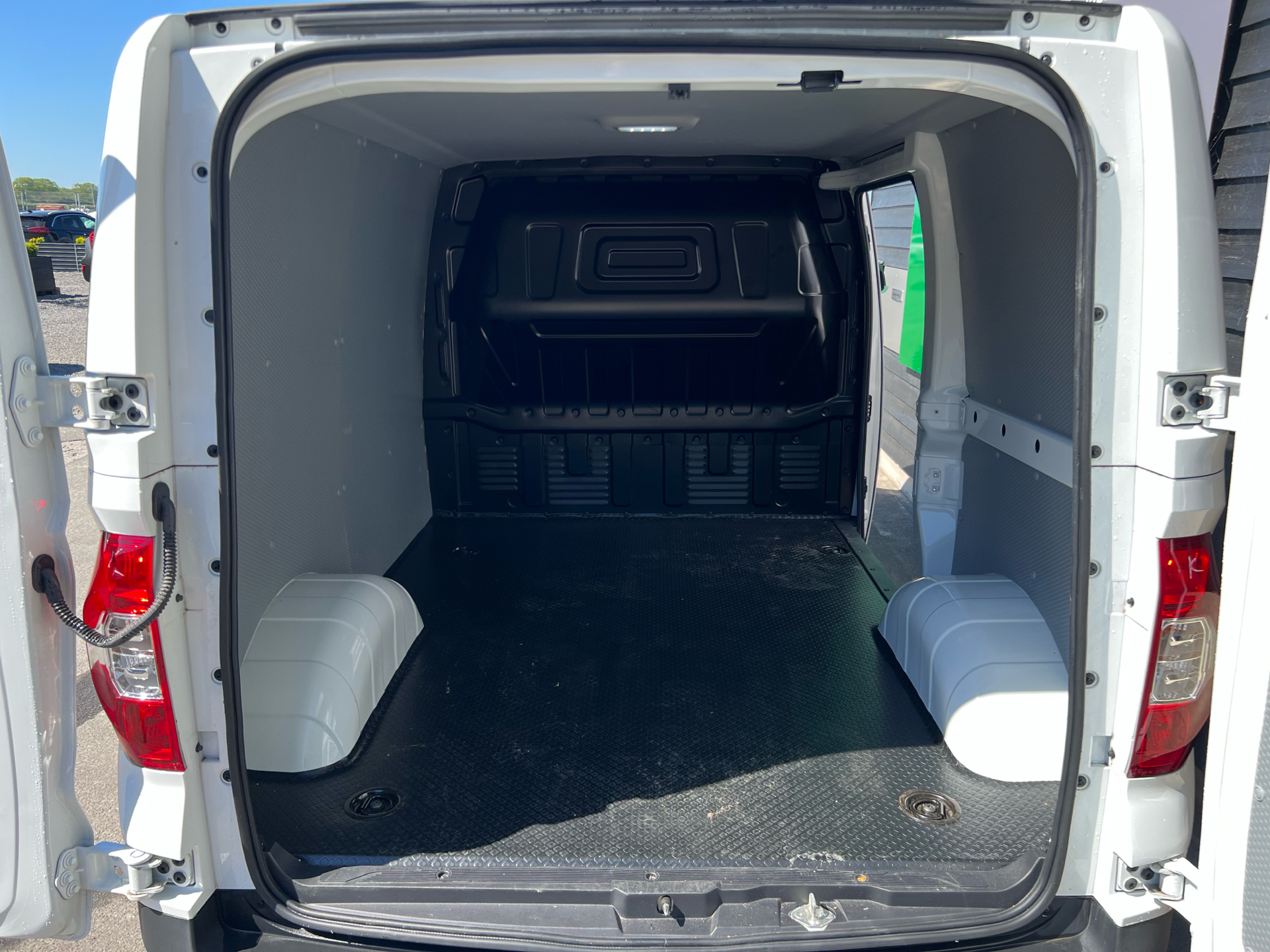 Billede af Maxus e-Deliver 3 EL 122HK Van Trinl. Gear