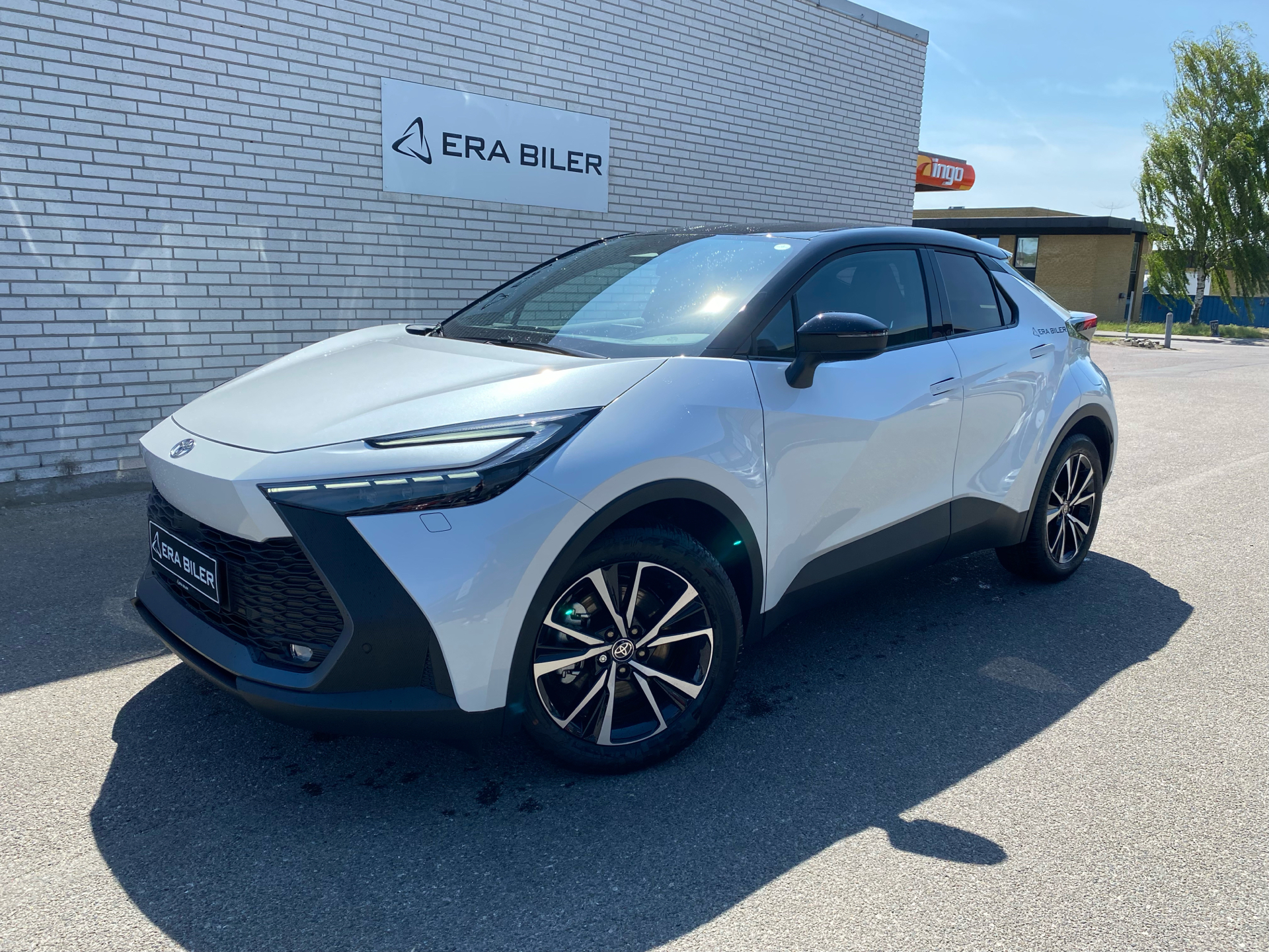 Billede af Toyota C-HR 2,0 Plugin-hybrid Style Smart Bi-tone E-CVT 223HK 5d Trinl. Gear