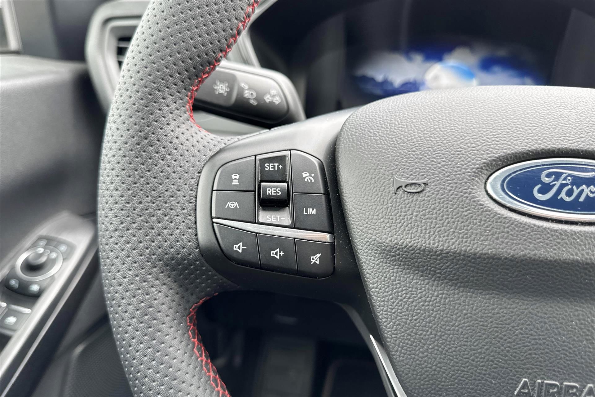 Billede af Ford Kuga 2,5 Plugin-hybrid Graphite Tech CVT 225HK 5d Trinl. Gear