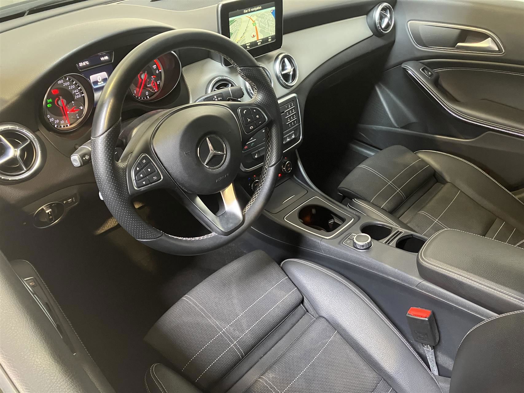 Mercedes-Benz CLA220 d 2016