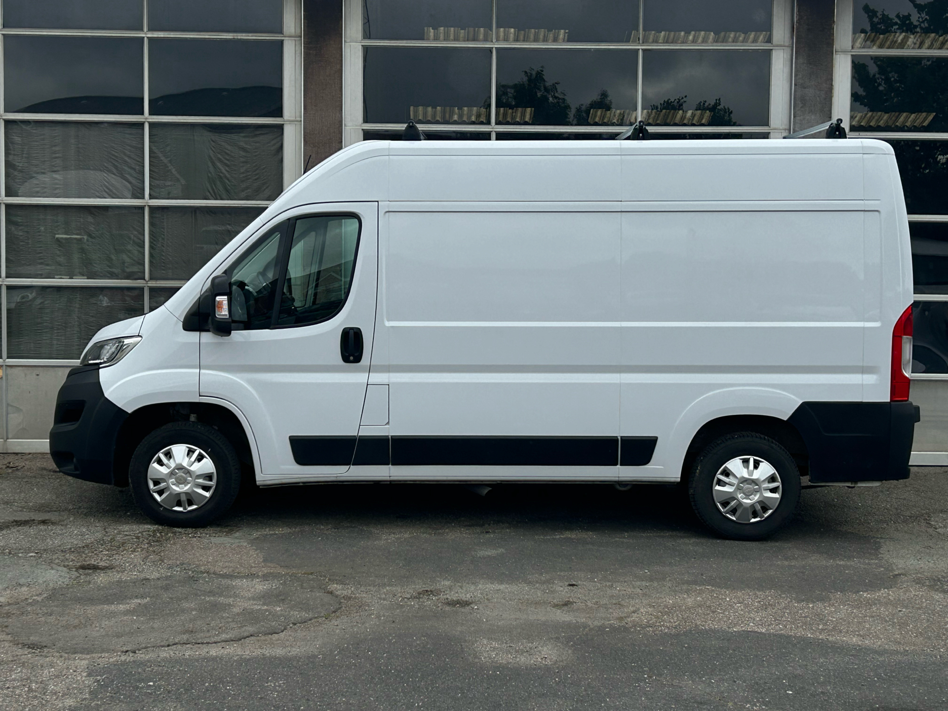 Billede af Opel Movano 35 L2H2 2,2 BlueHDi Enjoy 140HK Van 6g