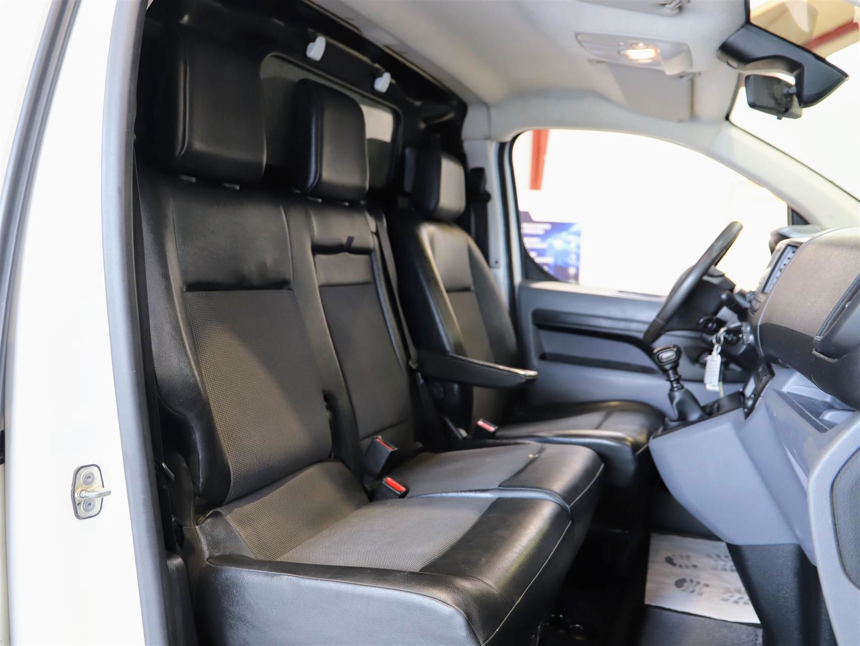 Billede af Toyota Proace Medium 1,6 D Comfort Skydedør, Dobb. bagdør u/ruder 115HK Van 6g