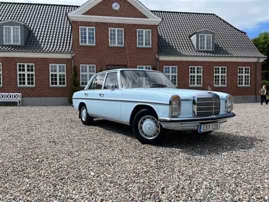 Mercedes-Benz 230 2,3 120HK