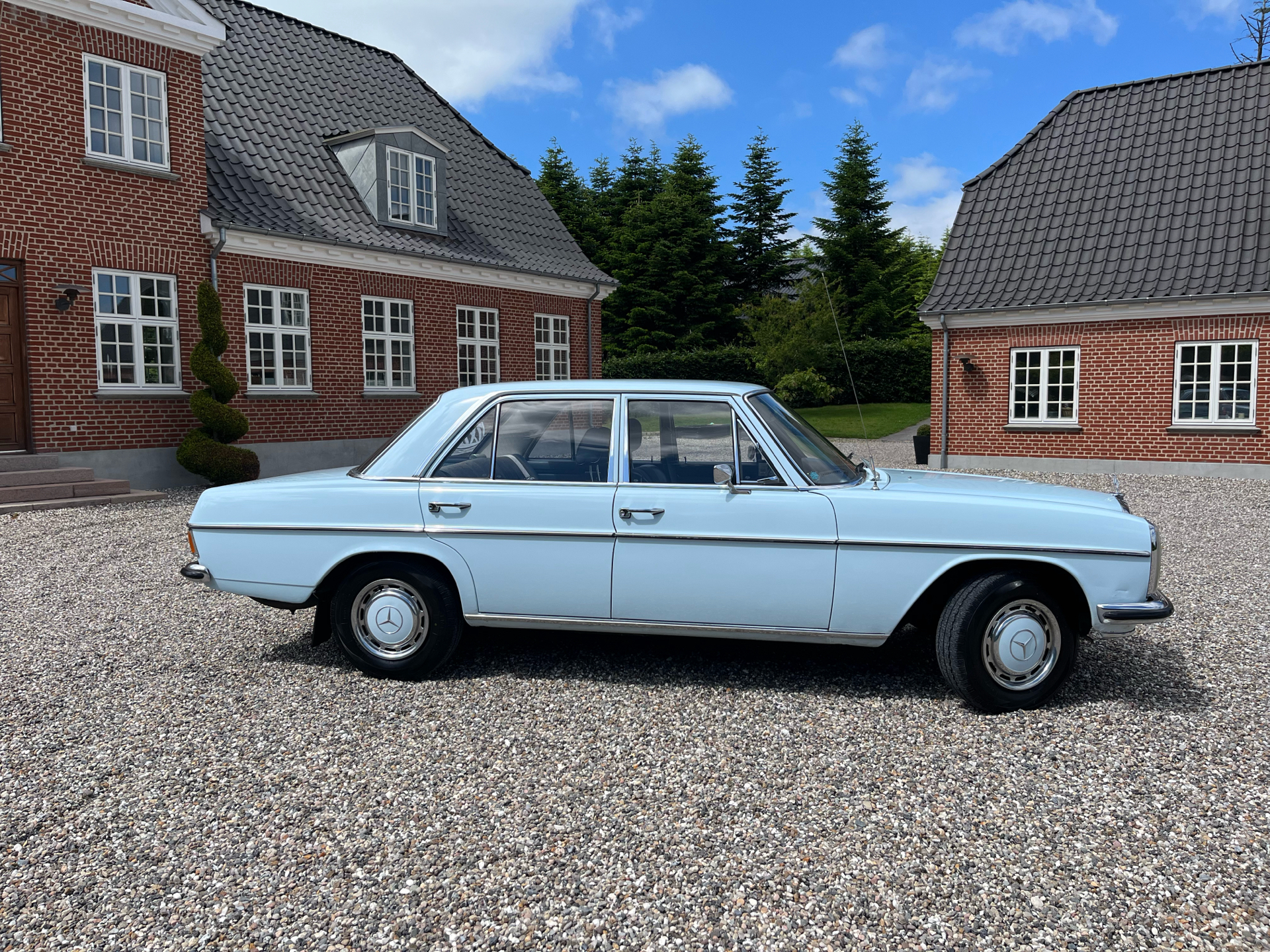 Billede af Mercedes-Benz 230 2,3 120HK