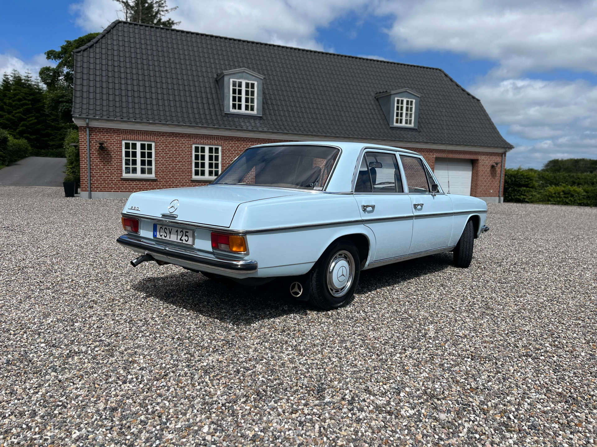 Billede af Mercedes-Benz 230 2,3 120HK