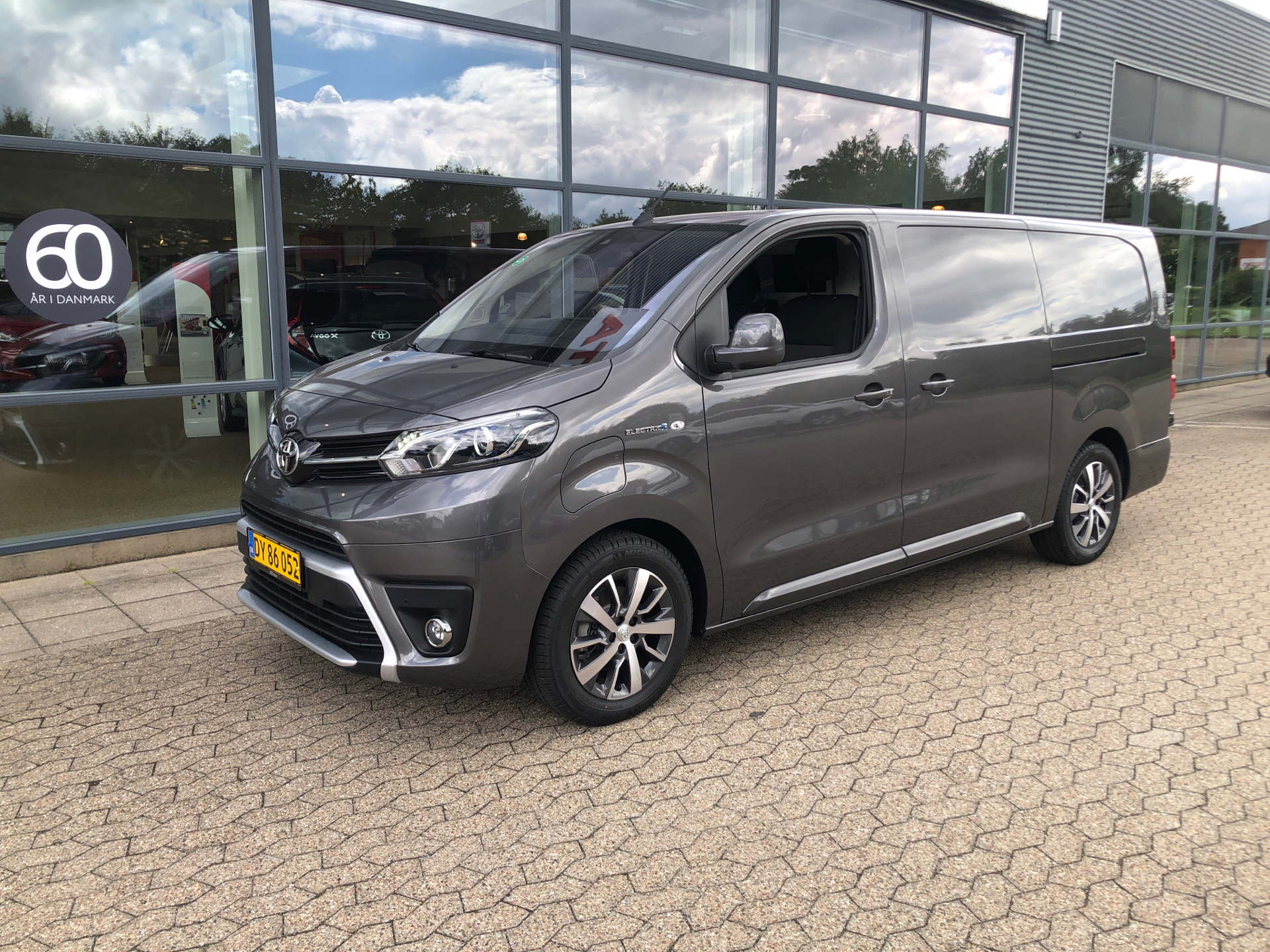 Billede af Toyota Proace Electric Long EL Comfort Master+ m/ 2 Skydedøre 136HK Van Aut.