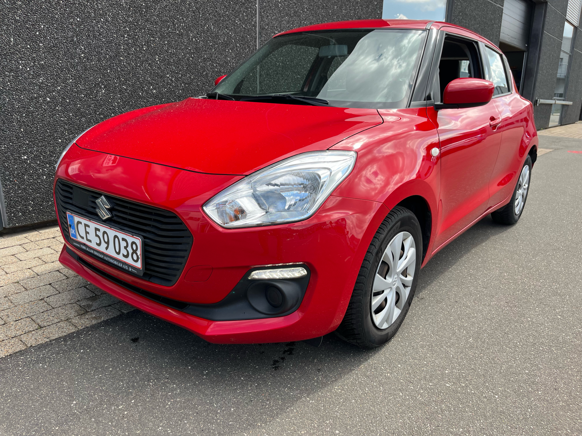 Billede af Suzuki Swift 1,2 Dualjet Club AEB Gold 90HK 5d