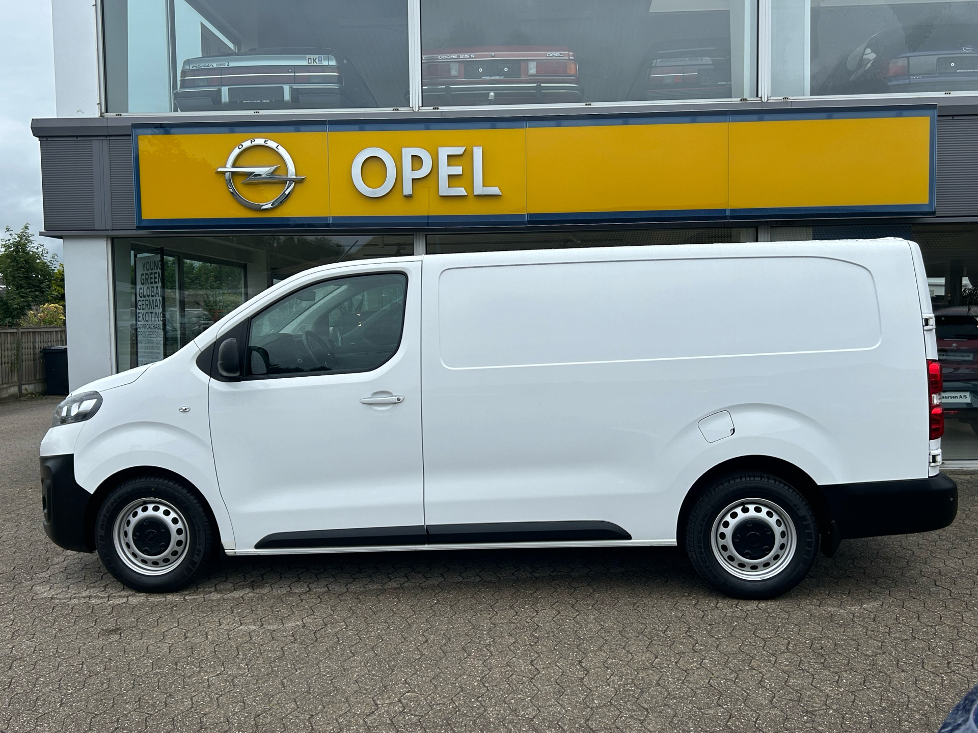 Billede af Opel Vivaro L3V2 2,0 D Enjoy AT8 122HK Van 8g Aut.