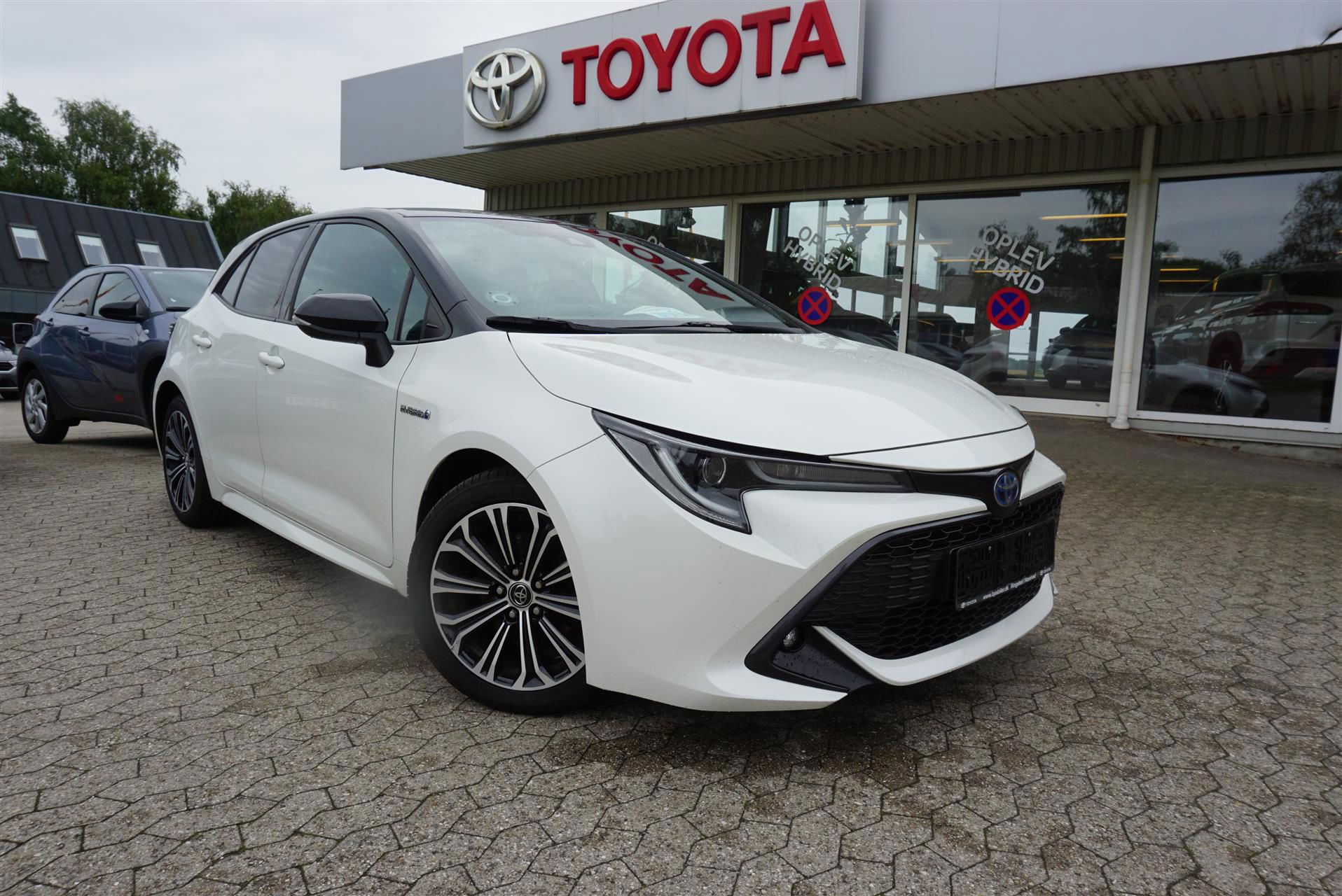 Billede af Toyota Corolla 2,0 Hybrid H3 Premium E-CVT 180HK 5d 6g Aut.