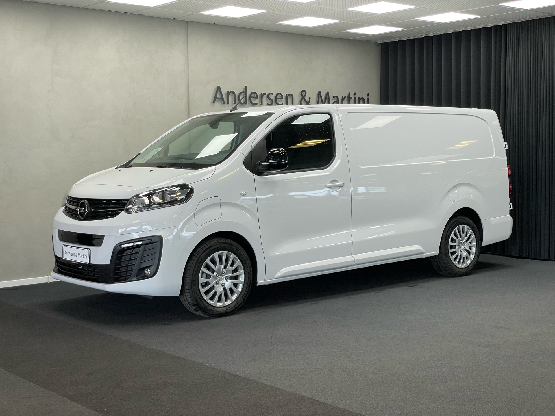 Billede af Opel Vivaro-e L3V1 EL Enjoy 136HK Van Trinl. Gear