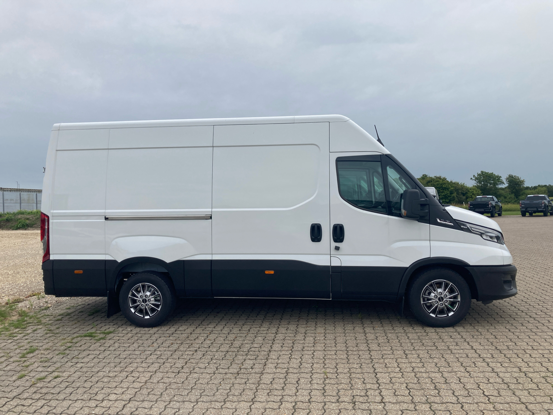 Billede af Iveco Daily 35S18 12m3 3,0 D 180HK Van 8g Aut.