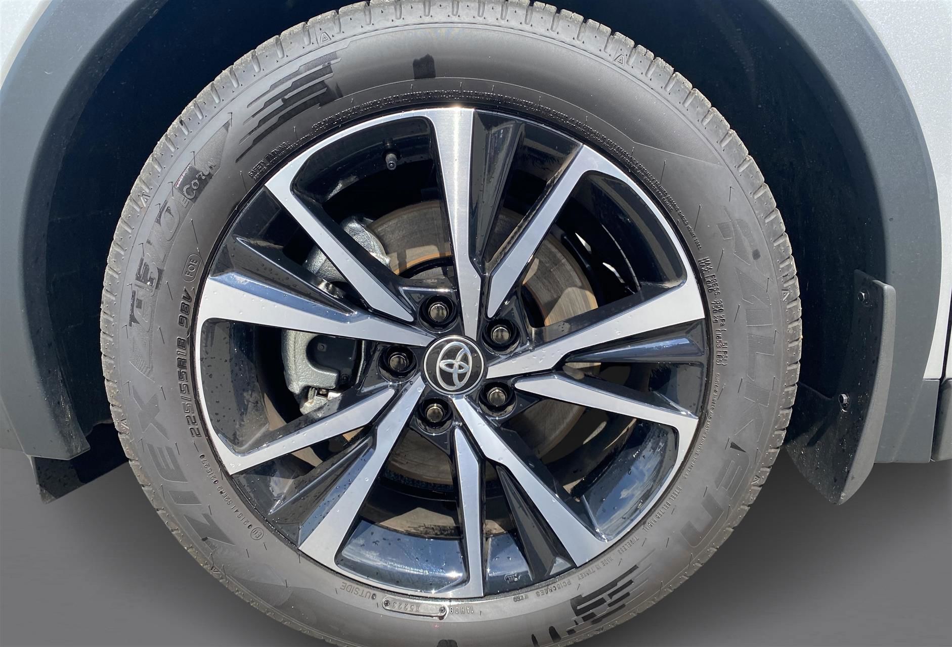 Billede af Toyota C-HR 2,0 Plugin-hybrid Style Smart Bi-tone E-CVT 223HK 5d Trinl. Gear