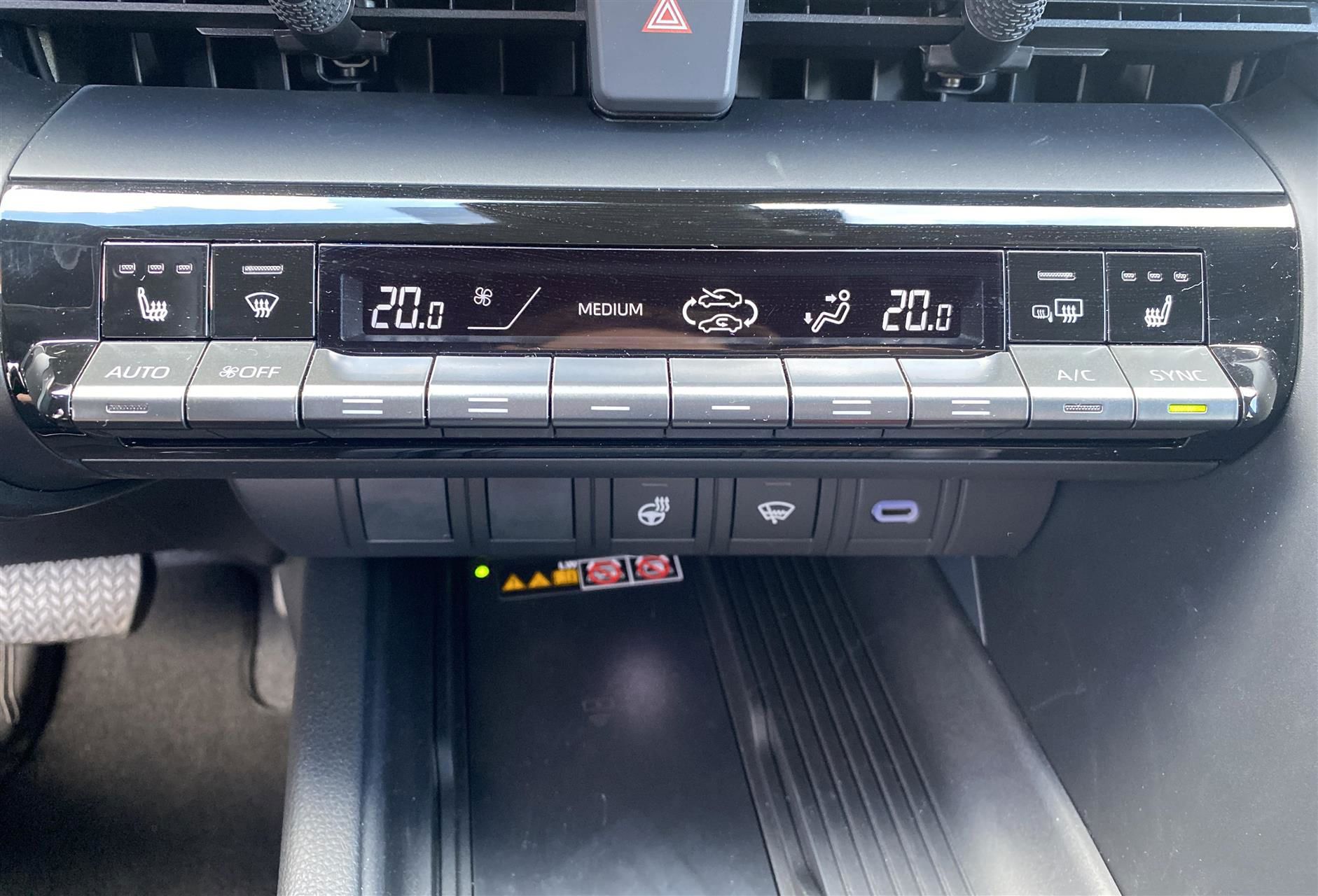 Billede af Toyota C-HR 2,0 Plugin-hybrid Style Smart Bi-tone E-CVT 223HK 5d Trinl. Gear