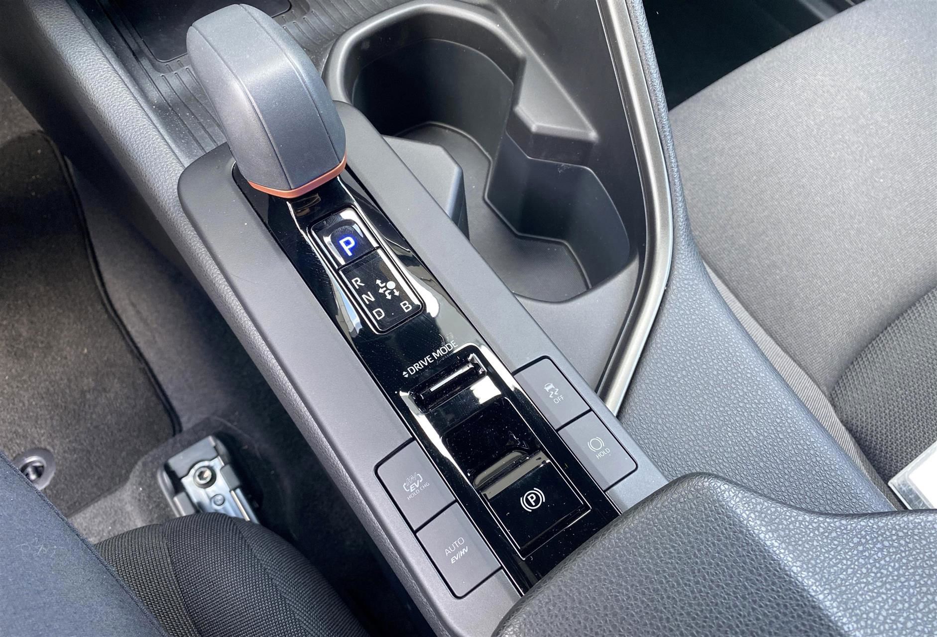 Billede af Toyota C-HR 2,0 Plugin-hybrid Style Smart Bi-tone E-CVT 223HK 5d Trinl. Gear