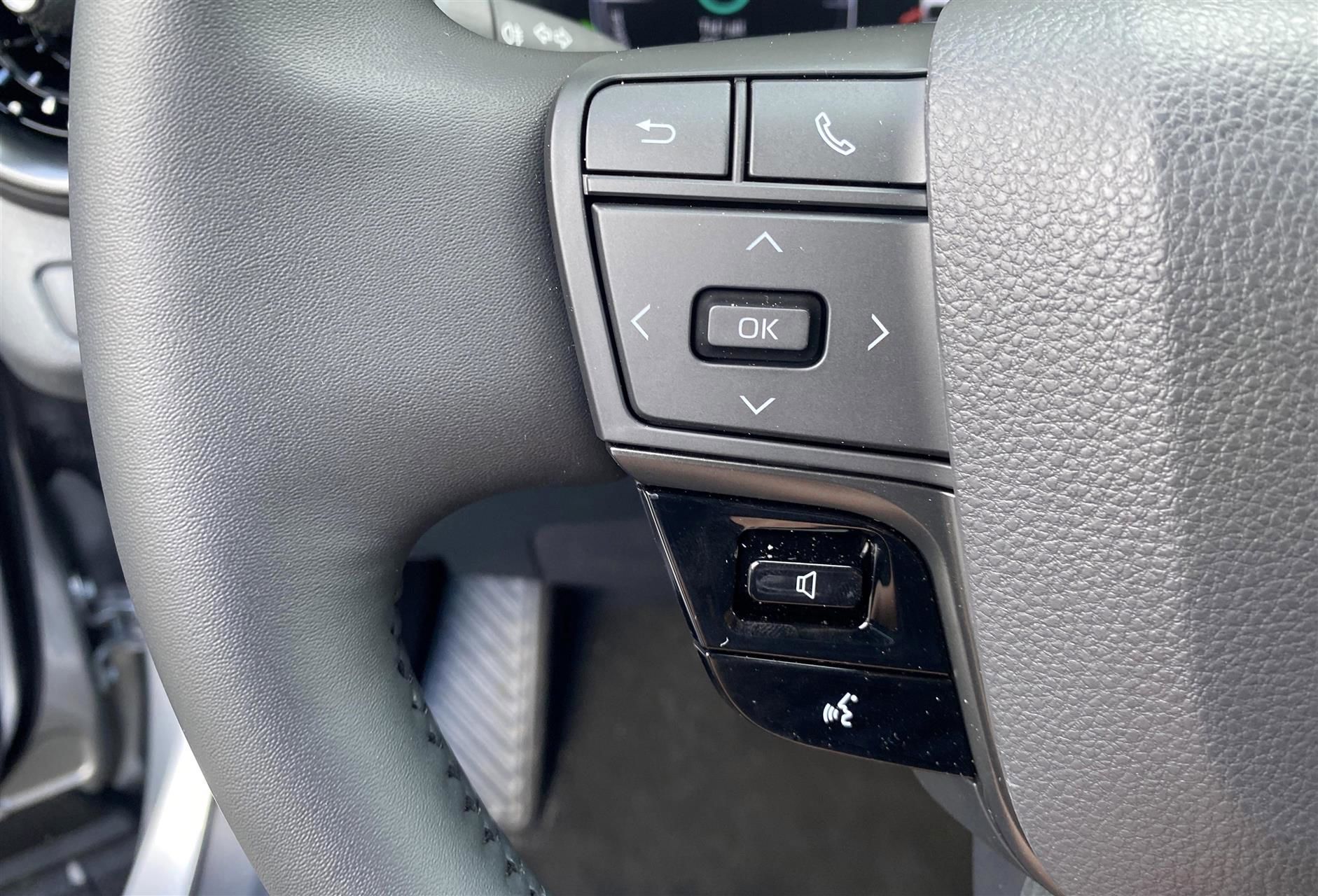 Billede af Toyota C-HR 2,0 Plugin-hybrid Style Smart Bi-tone E-CVT 223HK 5d Trinl. Gear