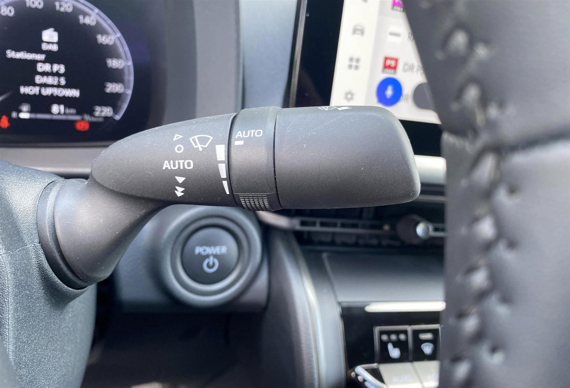 Billede af Toyota C-HR 2,0 Plugin-hybrid Style Smart Bi-tone E-CVT 223HK 5d Trinl. Gear