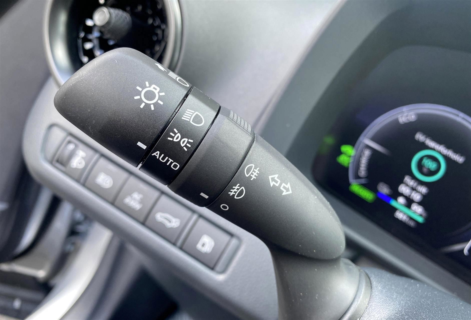 Billede af Toyota C-HR 2,0 Plugin-hybrid Style Smart Bi-tone E-CVT 223HK 5d Trinl. Gear