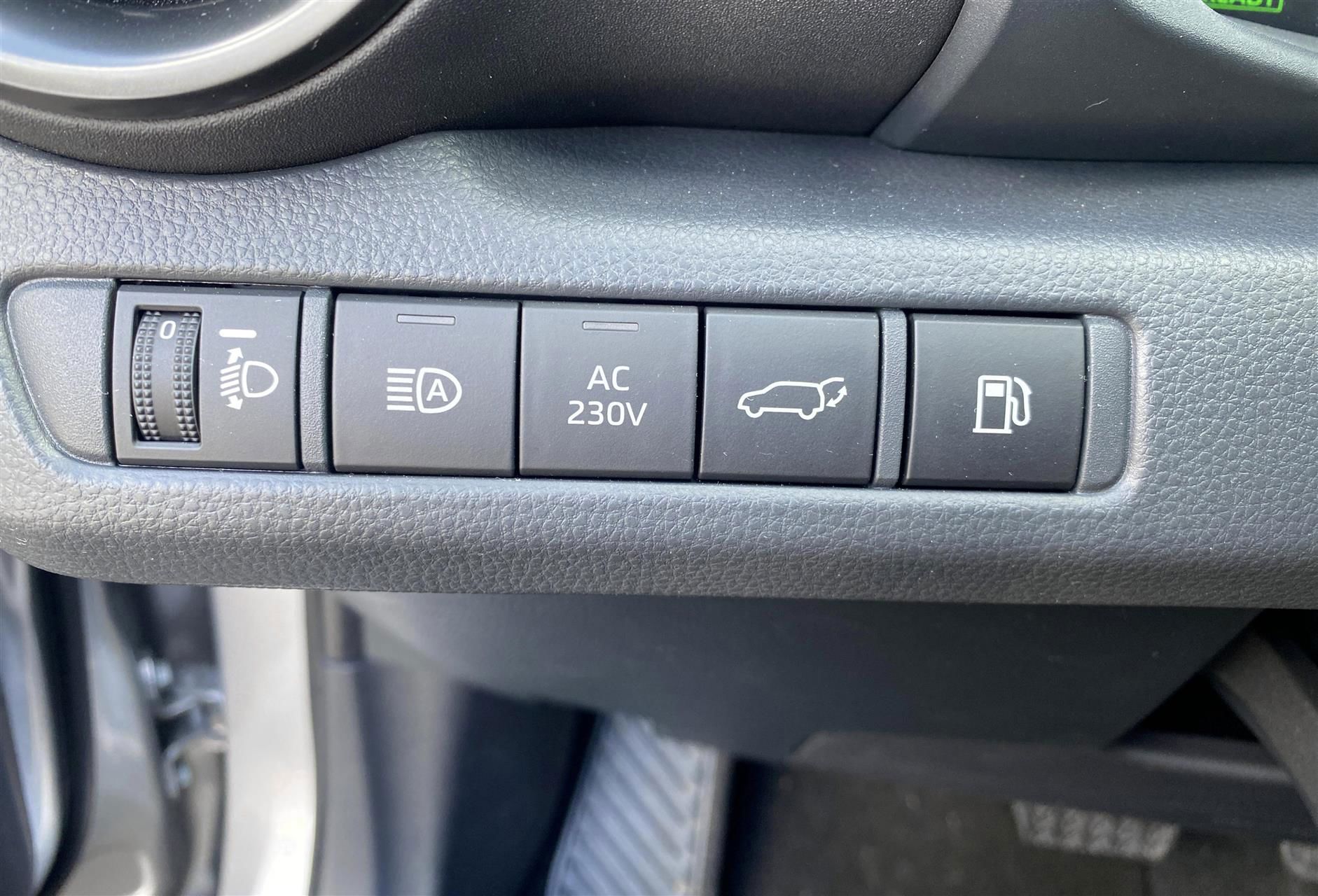 Billede af Toyota C-HR 2,0 Plugin-hybrid Style Smart Bi-tone E-CVT 223HK 5d Trinl. Gear