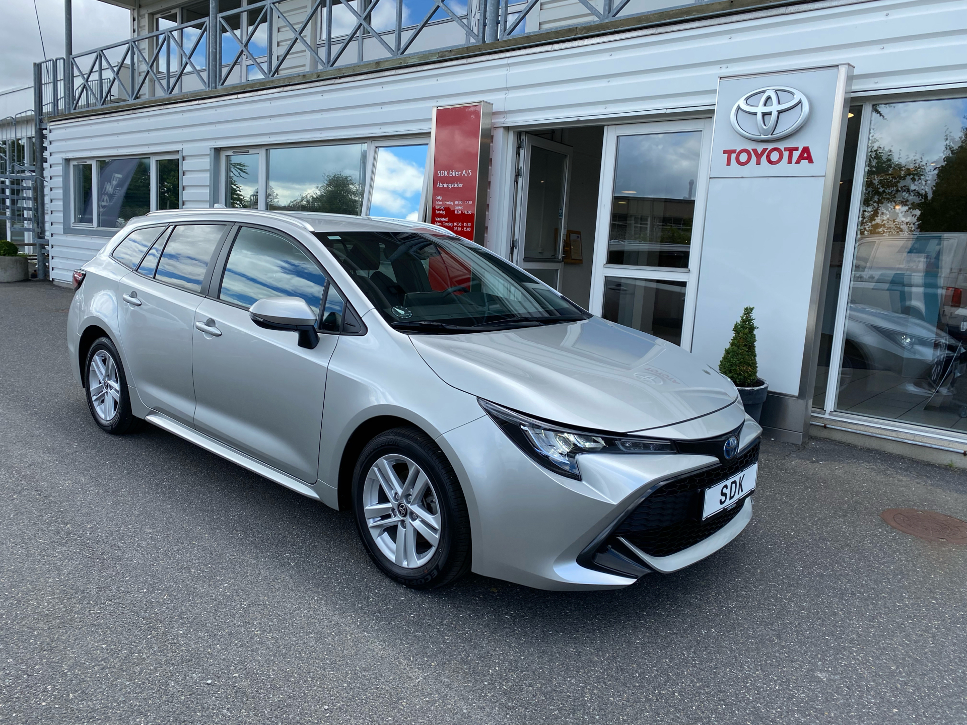 Billede af Toyota Corolla Touring Sports 1,8 Hybrid Active Smart E-CVT 122HK Stc Trinl. Gear